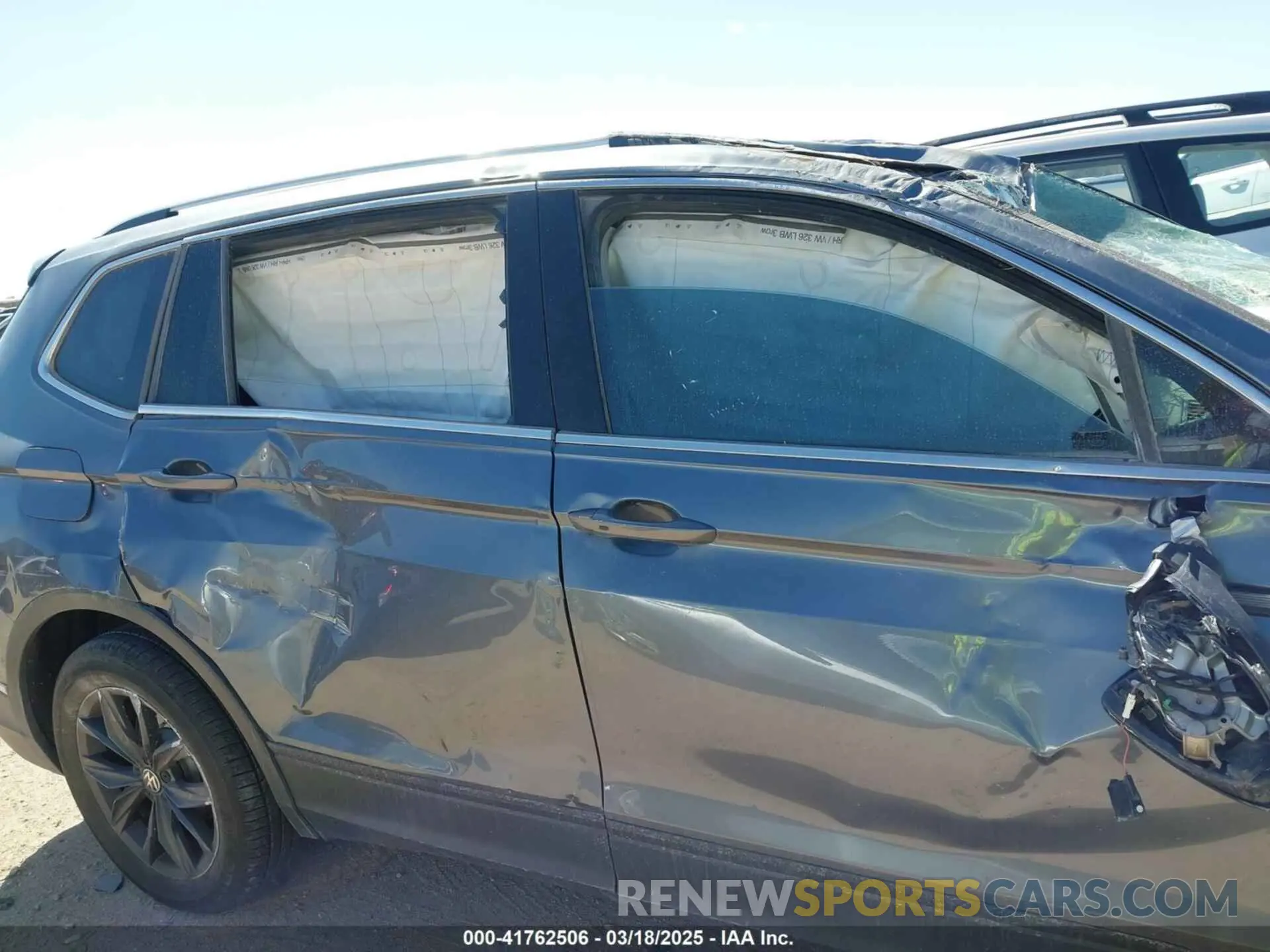 13 Photograph of a damaged car 3VV3B7AX5PM018742 VOLKSWAGEN TIGUAN 2023