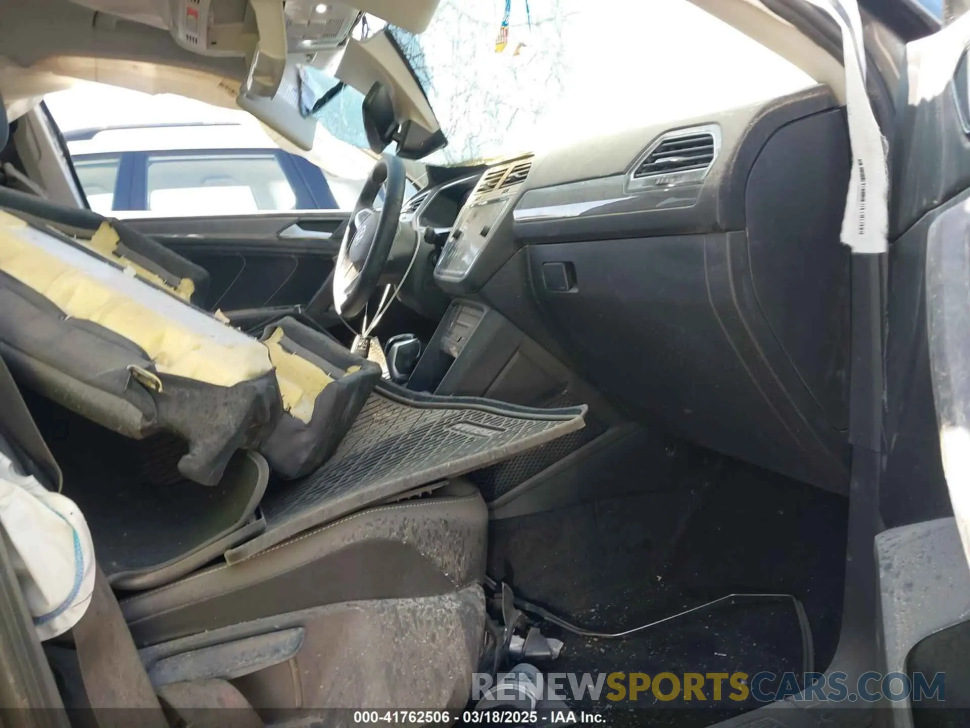 5 Photograph of a damaged car 3VV3B7AX5PM018742 VOLKSWAGEN TIGUAN 2023