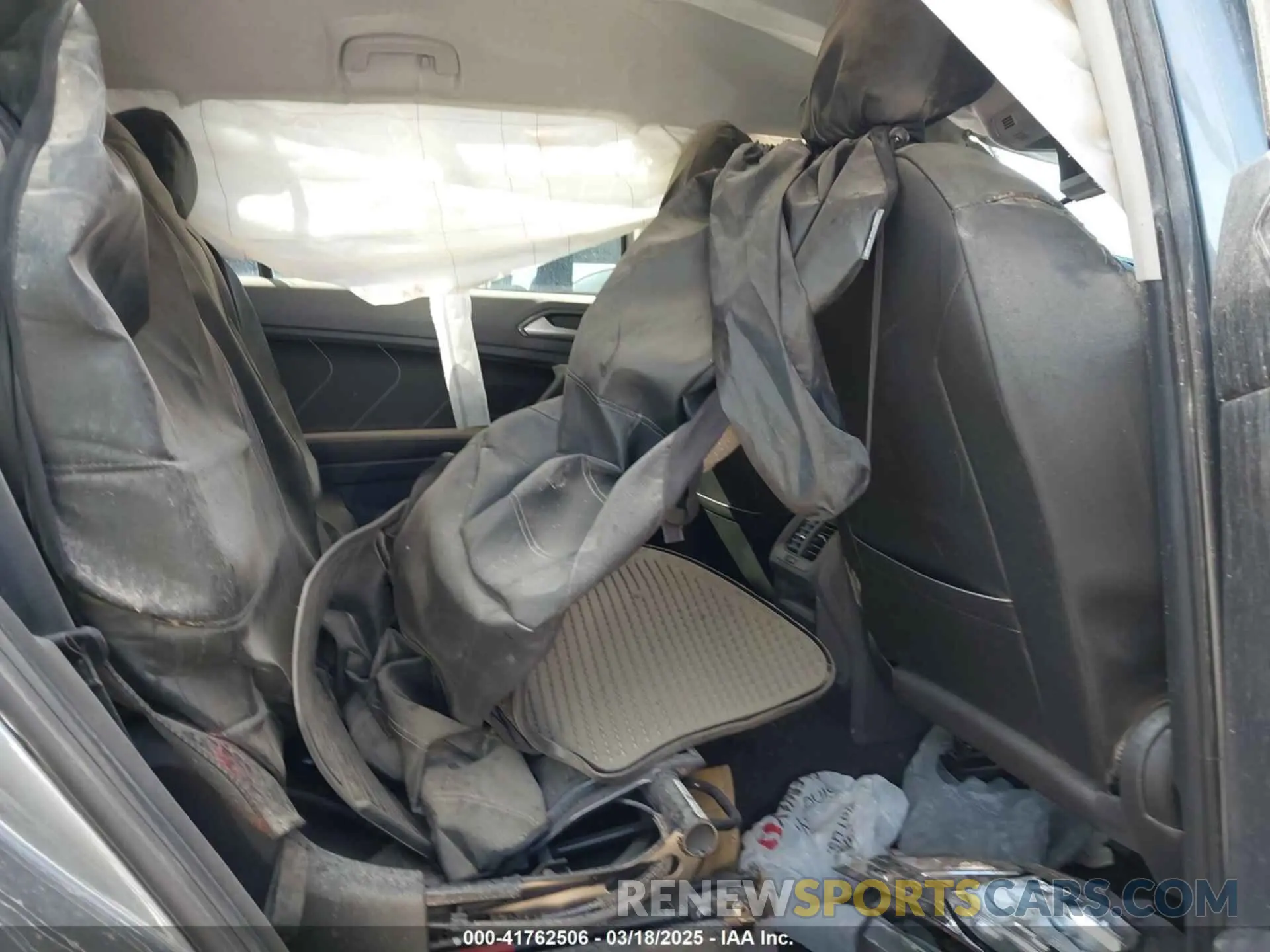 8 Photograph of a damaged car 3VV3B7AX5PM018742 VOLKSWAGEN TIGUAN 2023