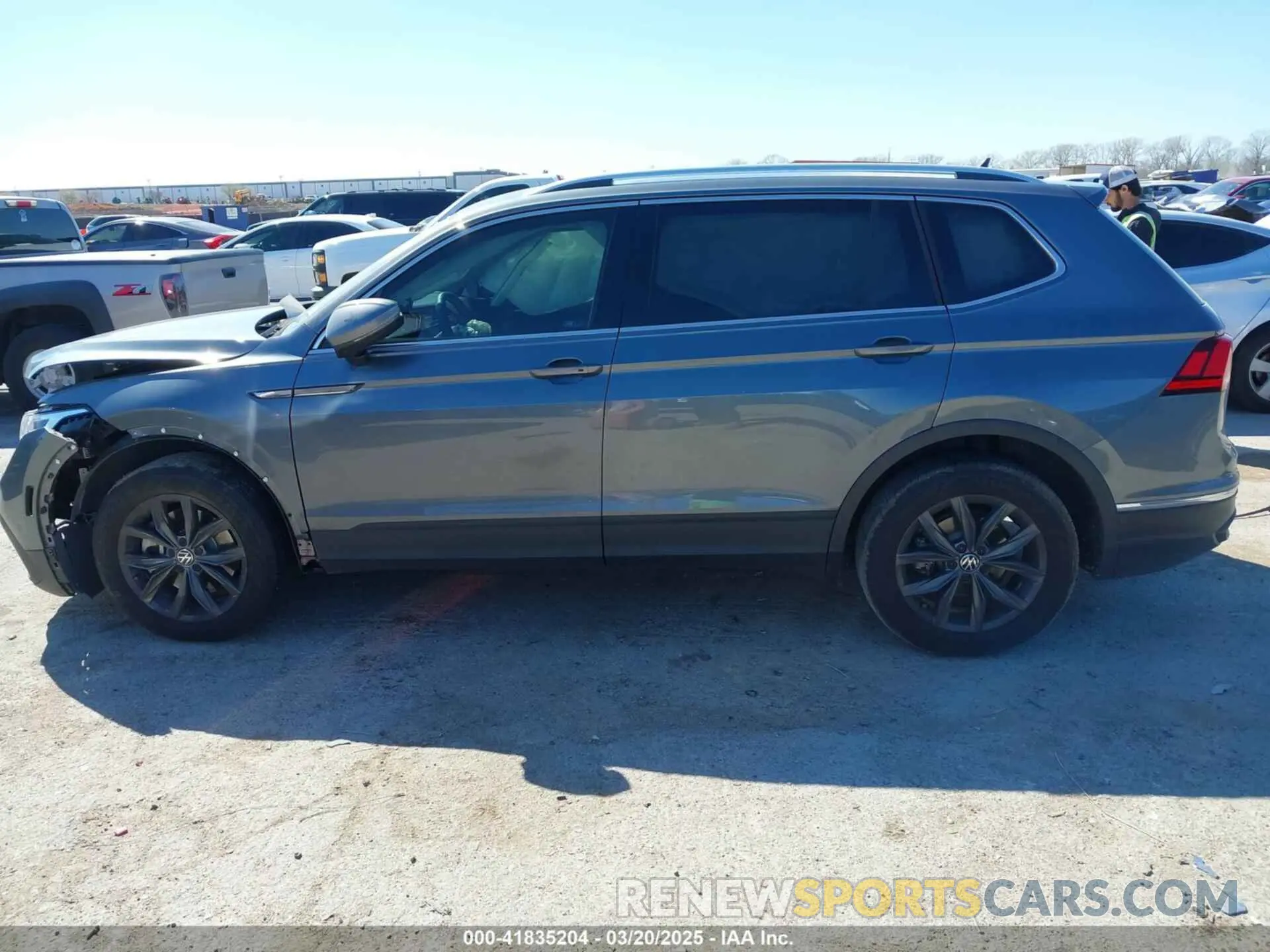 14 Photograph of a damaged car 3VV3B7AX5PM142378 VOLKSWAGEN TIGUAN 2023