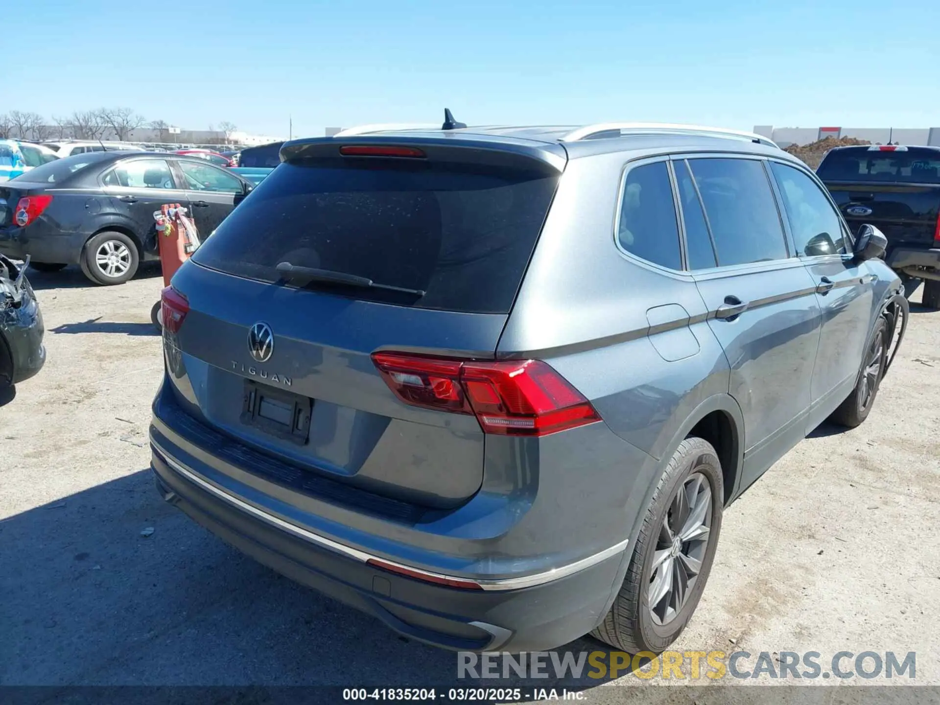 4 Photograph of a damaged car 3VV3B7AX5PM142378 VOLKSWAGEN TIGUAN 2023