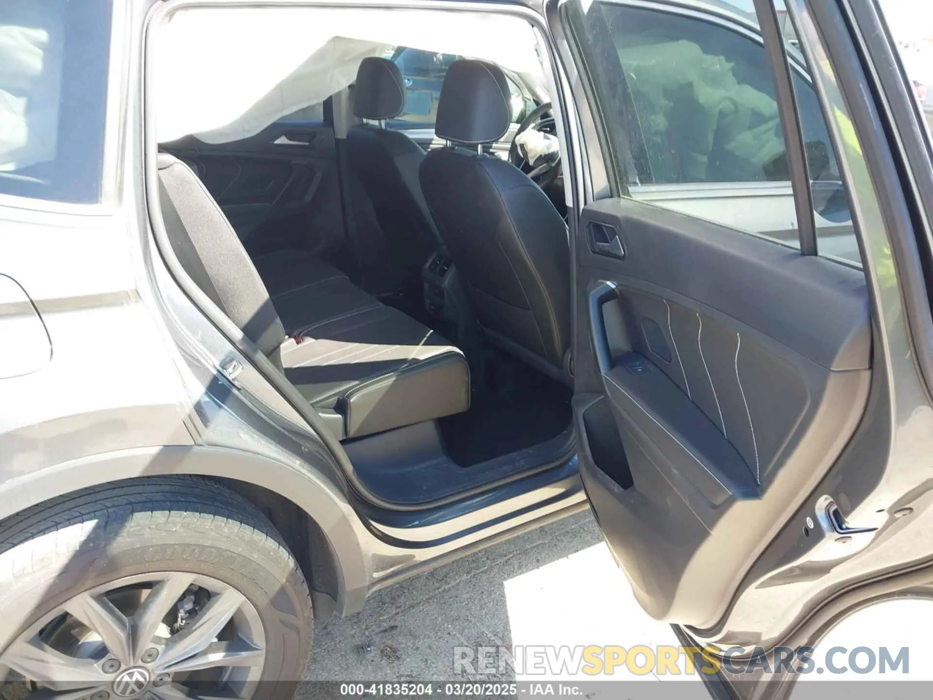8 Photograph of a damaged car 3VV3B7AX5PM142378 VOLKSWAGEN TIGUAN 2023