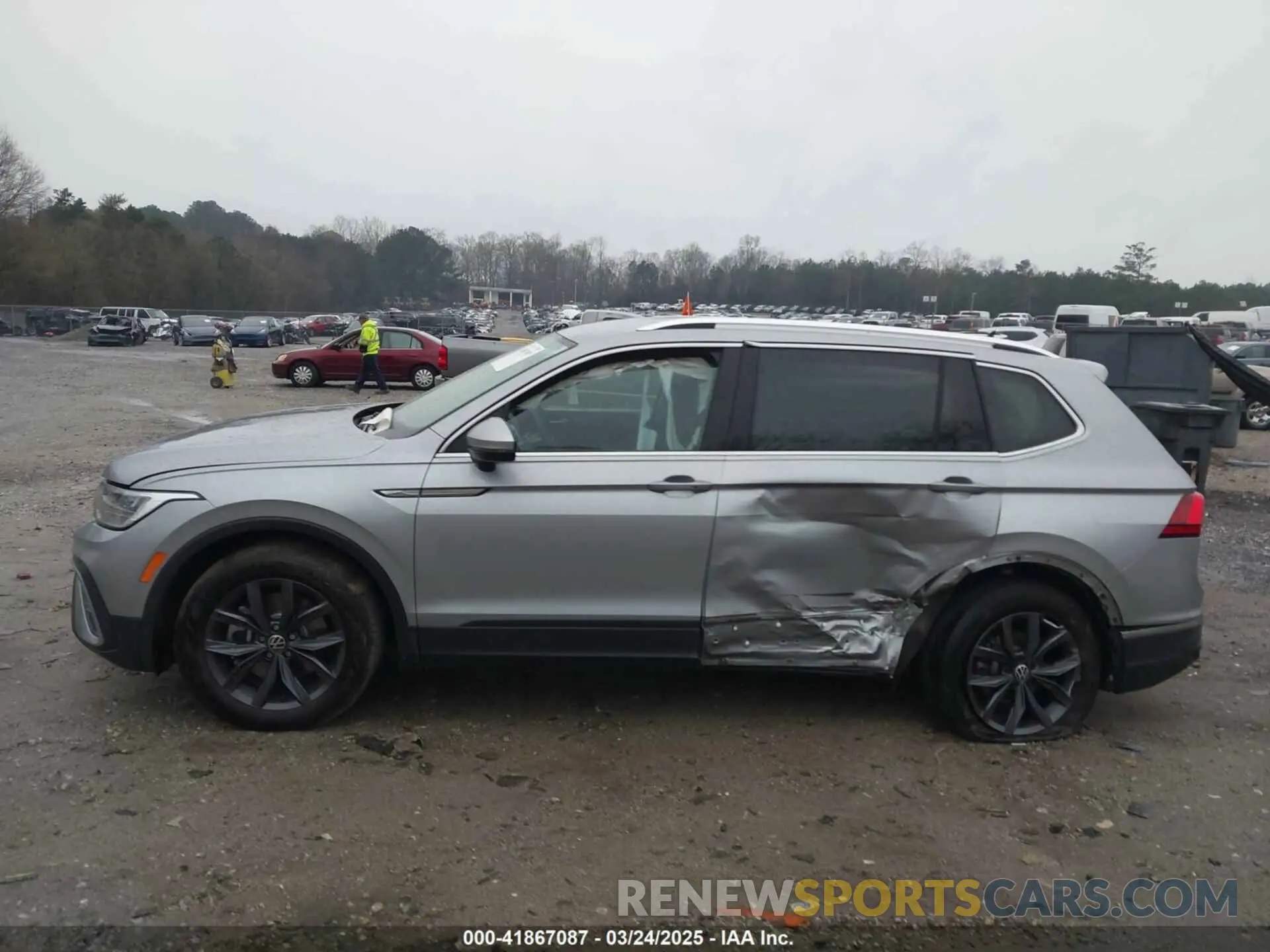 13 Фотография поврежденного автомобиля 3VV3B7AX6PM032195 VOLKSWAGEN TIGUAN 2023