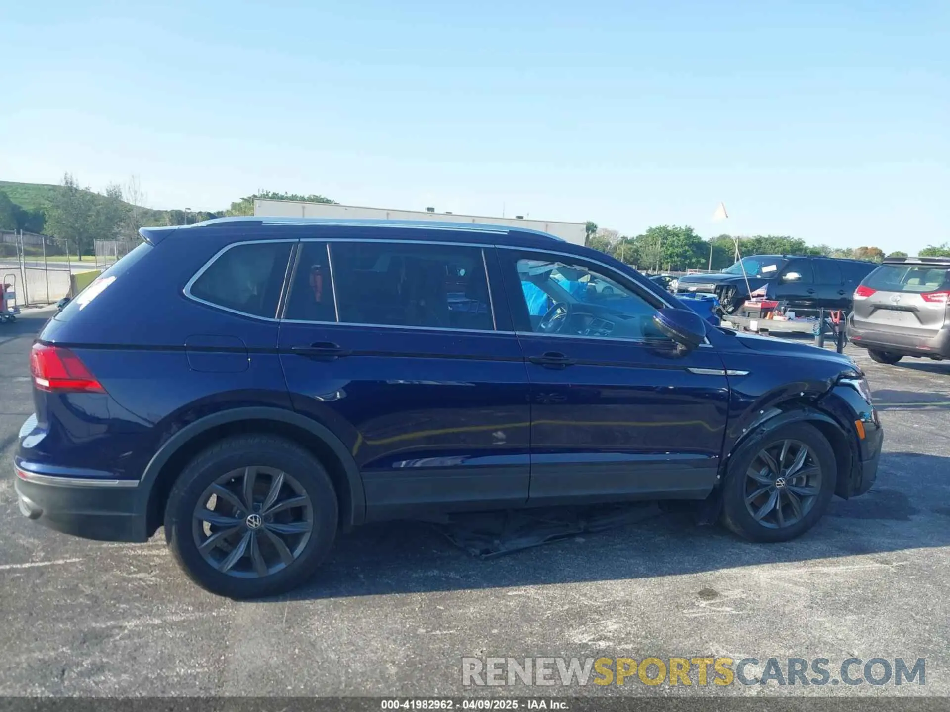 13 Фотография поврежденного автомобиля 3VV3B7AX8PM056465 VOLKSWAGEN TIGUAN 2023
