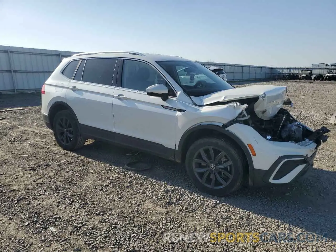 4 Photograph of a damaged car 3VV3B7AXXPM049534 VOLKSWAGEN TIGUAN 2023