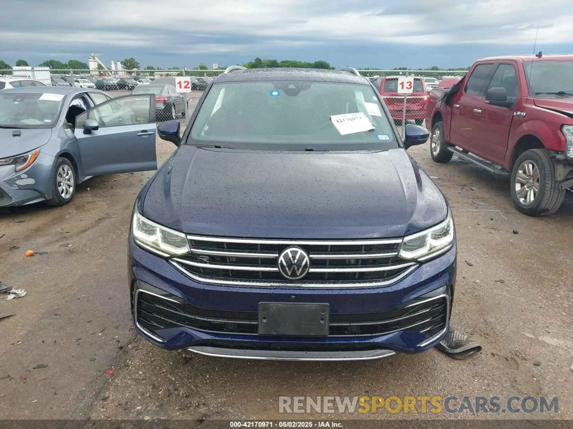 12 Photograph of a damaged car 3VV4B7AX8PM038455 VOLKSWAGEN TIGUAN 2023
