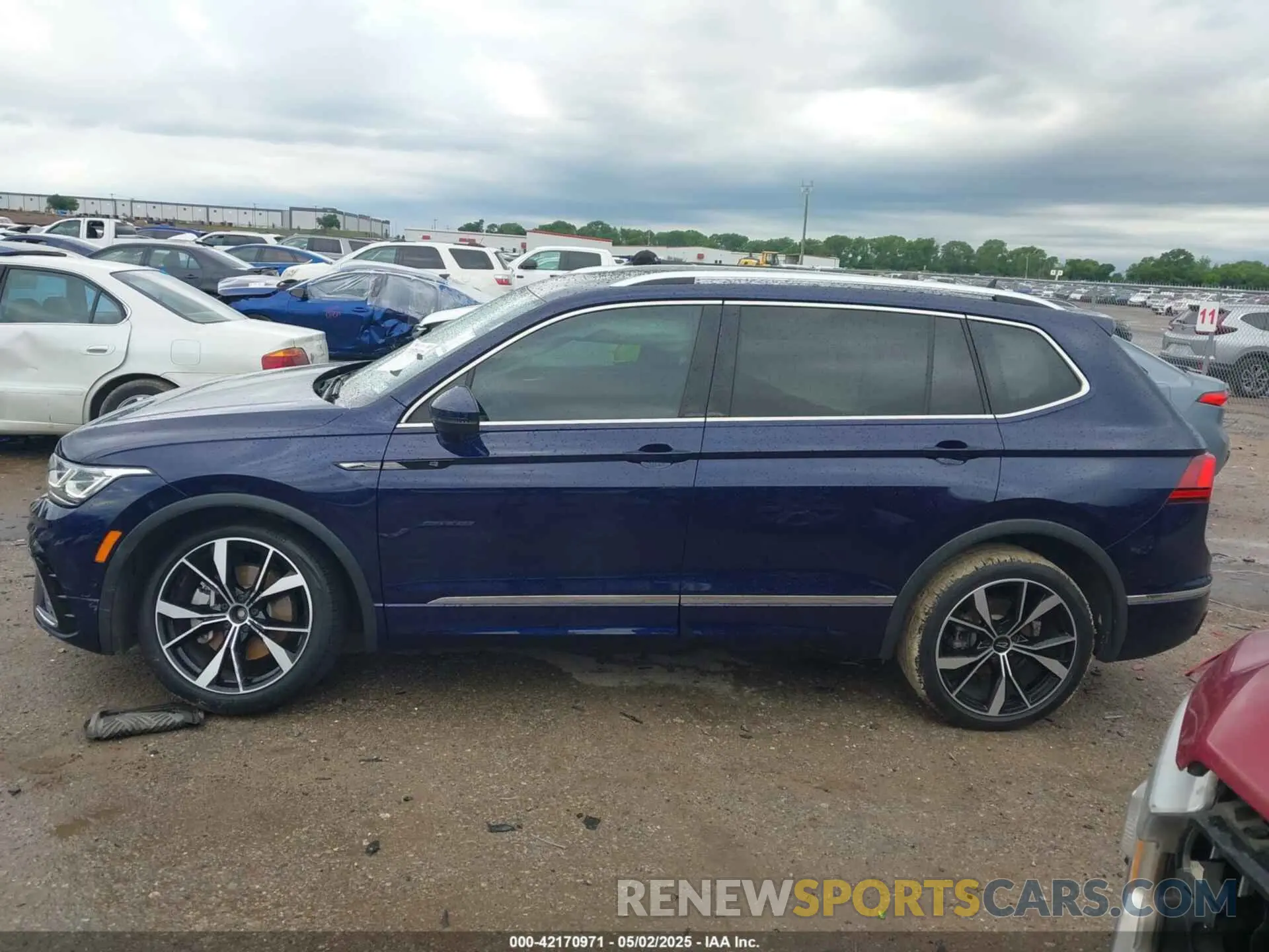 14 Photograph of a damaged car 3VV4B7AX8PM038455 VOLKSWAGEN TIGUAN 2023