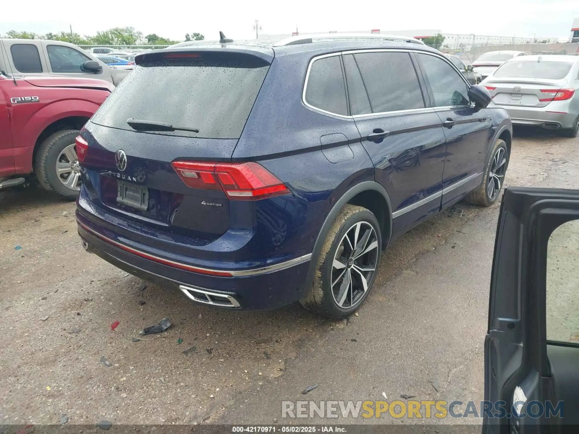 4 Photograph of a damaged car 3VV4B7AX8PM038455 VOLKSWAGEN TIGUAN 2023