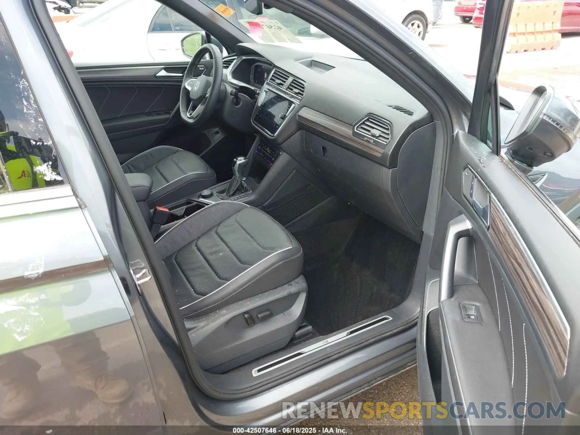 5 Photograph of a damaged car 3VV4B7AXXPM094963 VOLKSWAGEN TIGUAN 2023