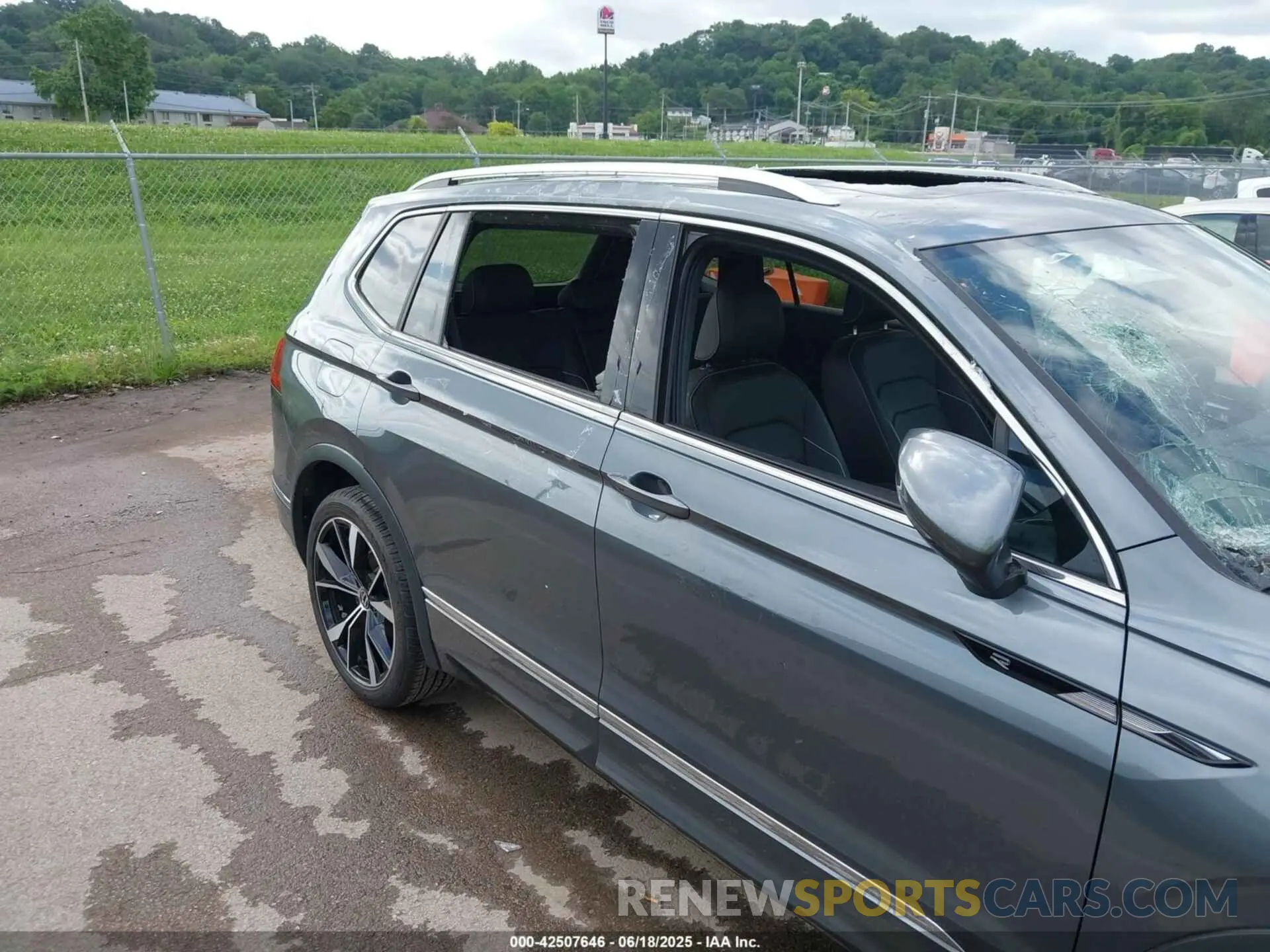 6 Photograph of a damaged car 3VV4B7AXXPM094963 VOLKSWAGEN TIGUAN 2023
