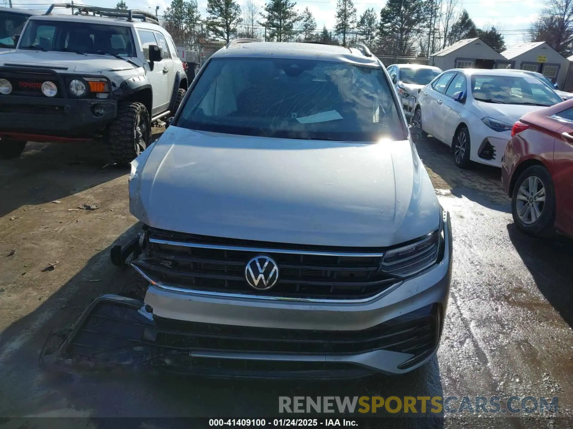 12 Photograph of a damaged car 3VV8B7AX1PM024091 VOLKSWAGEN TIGUAN 2023