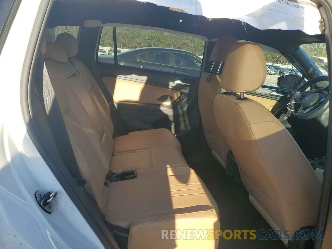 11 Photograph of a damaged car 3VV8B7AX5PM127059 VOLKSWAGEN TIGUAN 2023