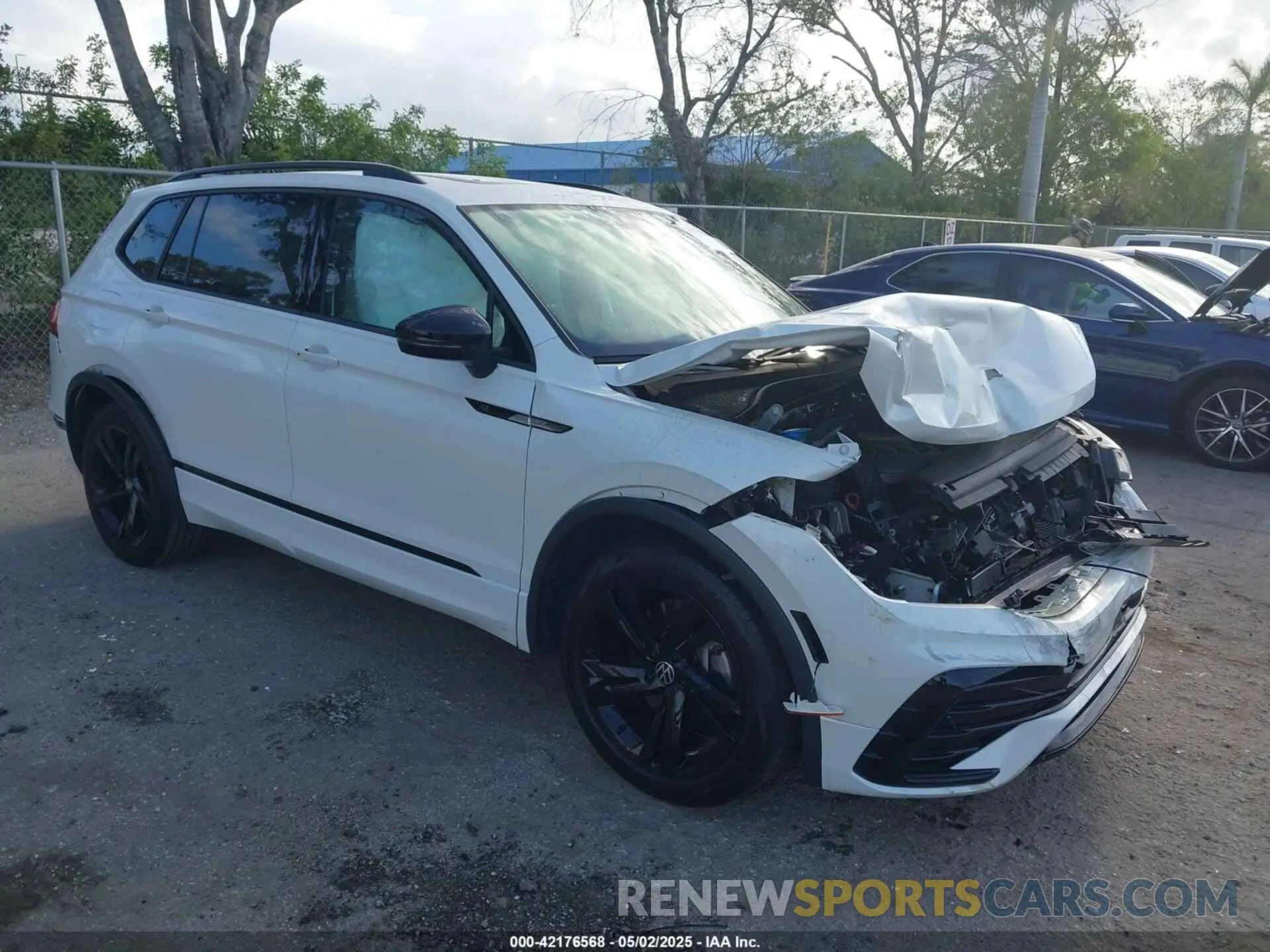 1 Photograph of a damaged car 3VVCB7AX0PM092375 VOLKSWAGEN TIGUAN 2023