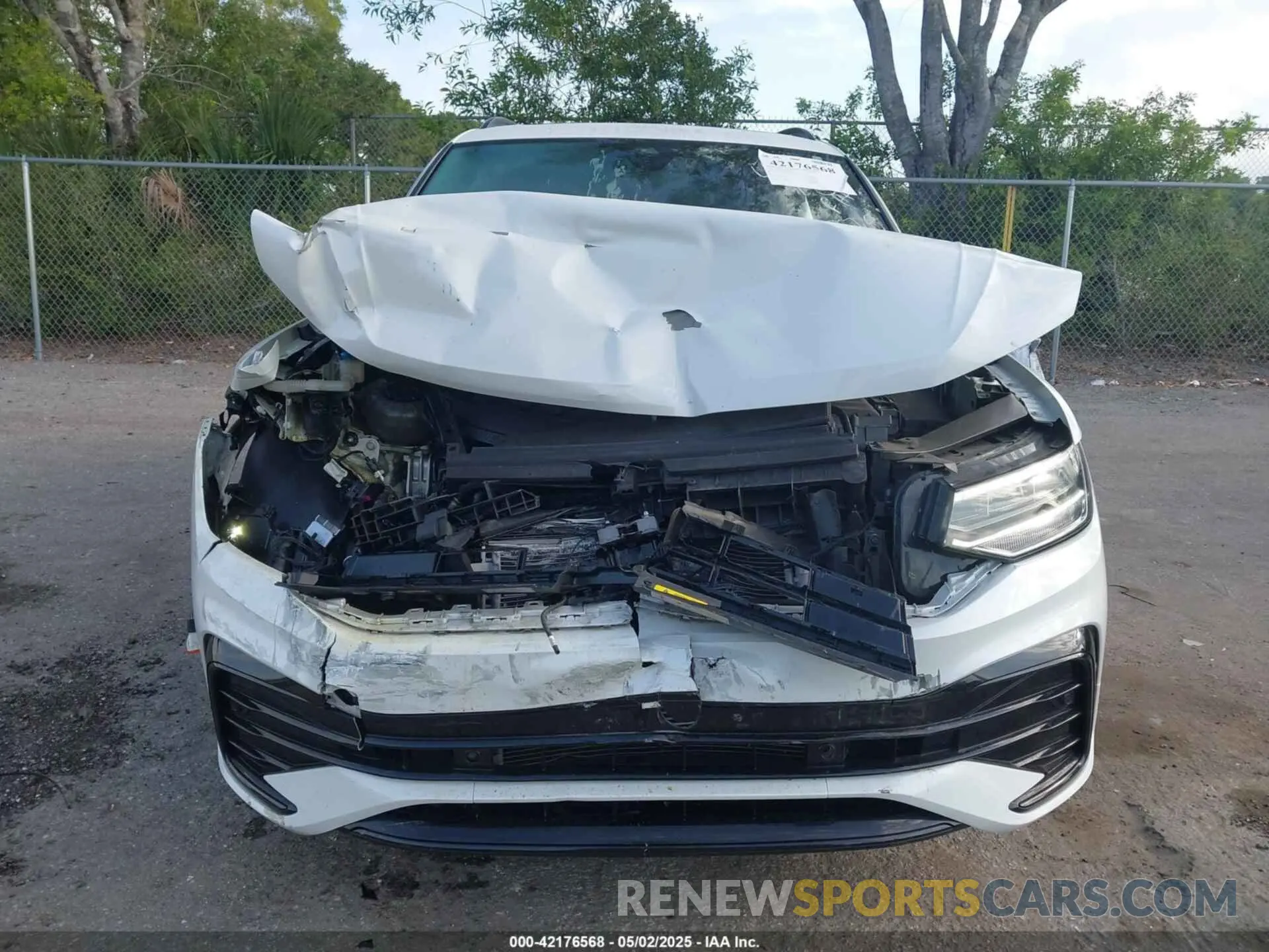 13 Photograph of a damaged car 3VVCB7AX0PM092375 VOLKSWAGEN TIGUAN 2023
