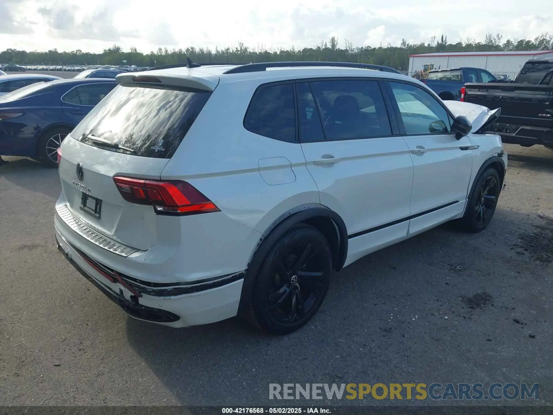 4 Photograph of a damaged car 3VVCB7AX0PM092375 VOLKSWAGEN TIGUAN 2023
