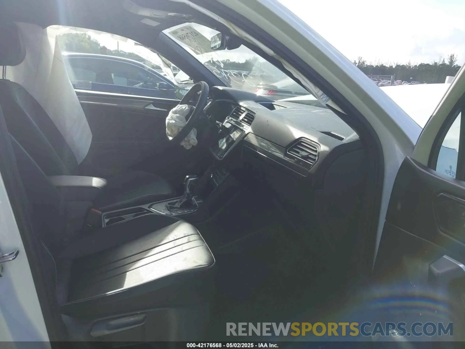 5 Photograph of a damaged car 3VVCB7AX0PM092375 VOLKSWAGEN TIGUAN 2023