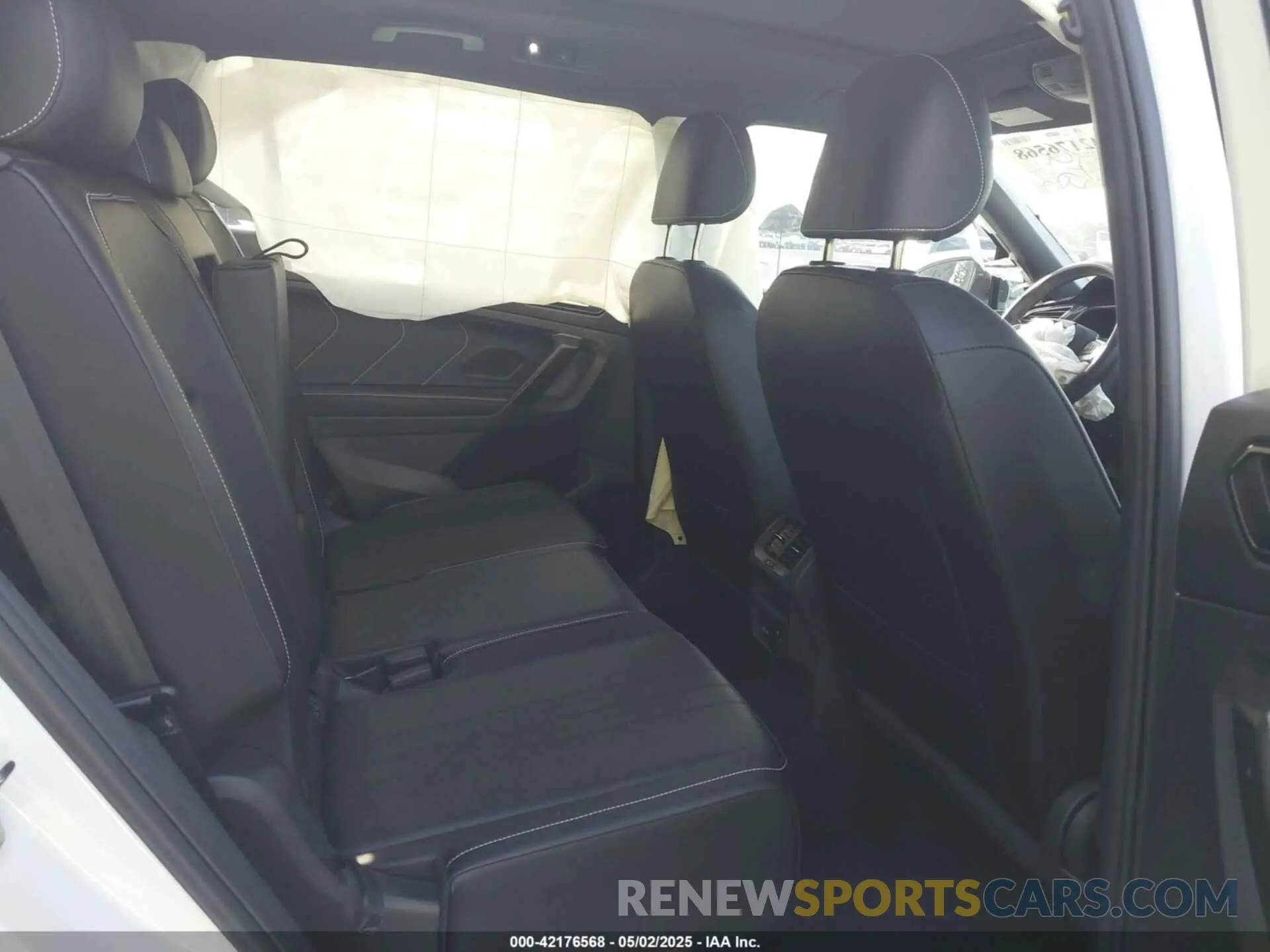 8 Photograph of a damaged car 3VVCB7AX0PM092375 VOLKSWAGEN TIGUAN 2023