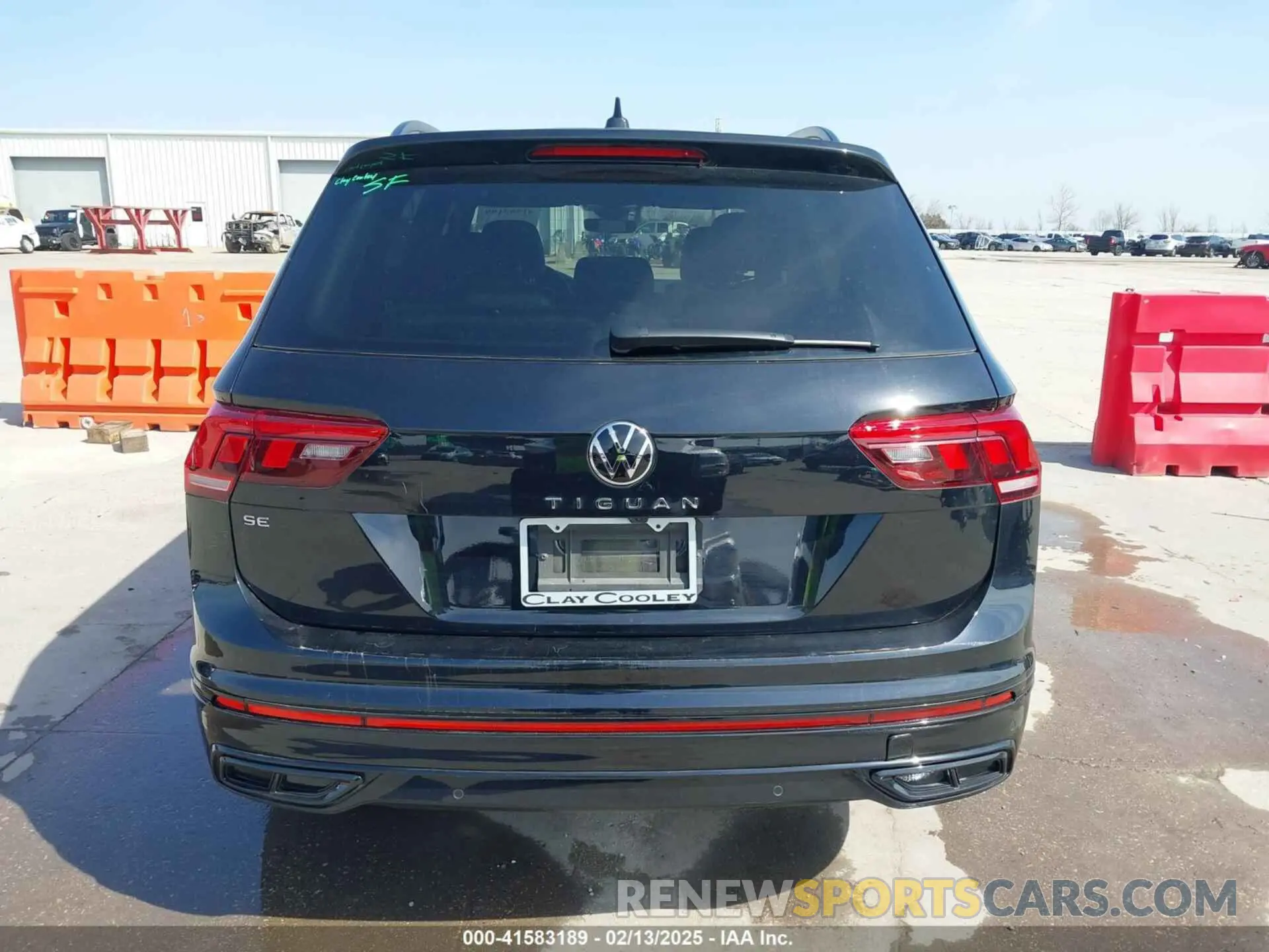 17 Photograph of a damaged car 3VVCB7AX5PM139416 VOLKSWAGEN TIGUAN 2023