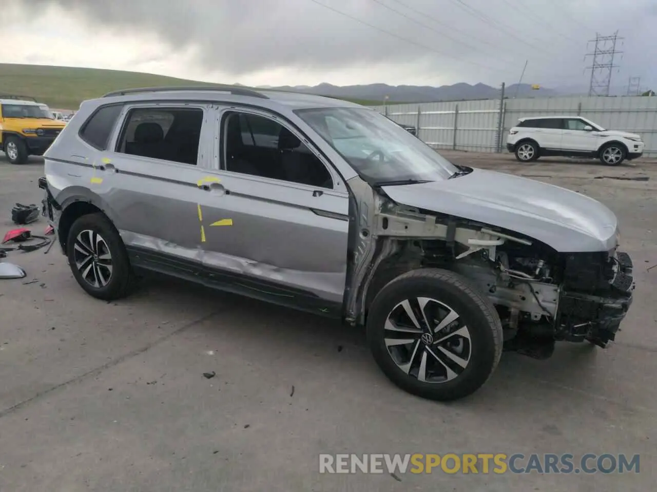 4 Photograph of a damaged car 3VVFB7AXXPM103928 VOLKSWAGEN TIGUAN 2023