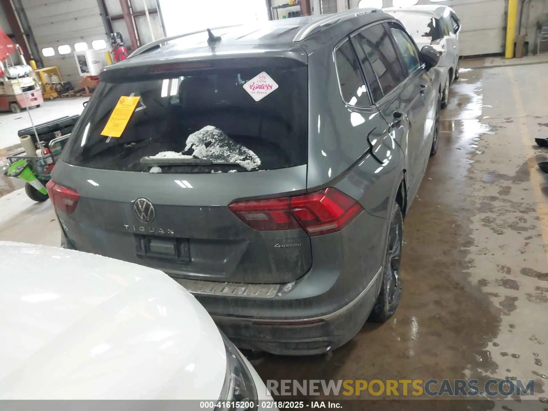 16 Photograph of a damaged car 3VVMB7AX5PM013447 VOLKSWAGEN TIGUAN 2023