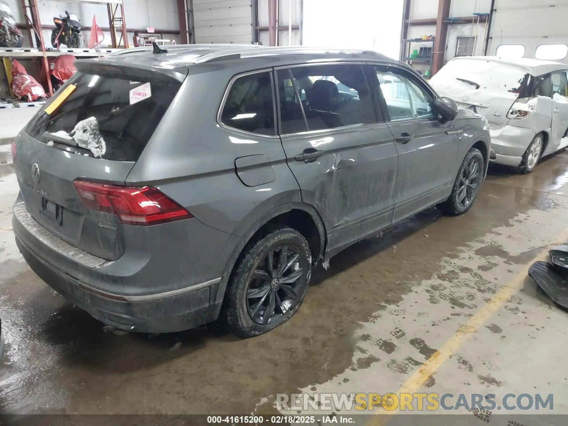 4 Photograph of a damaged car 3VVMB7AX5PM013447 VOLKSWAGEN TIGUAN 2023