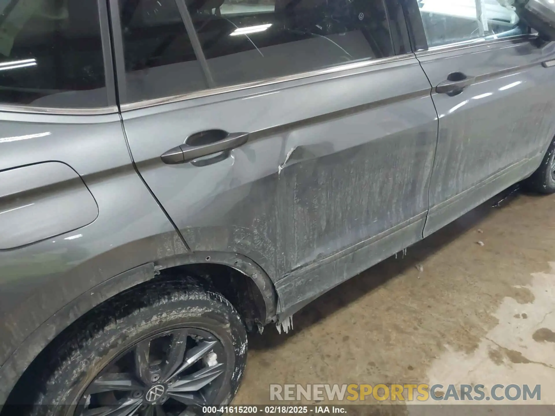 6 Photograph of a damaged car 3VVMB7AX5PM013447 VOLKSWAGEN TIGUAN 2023