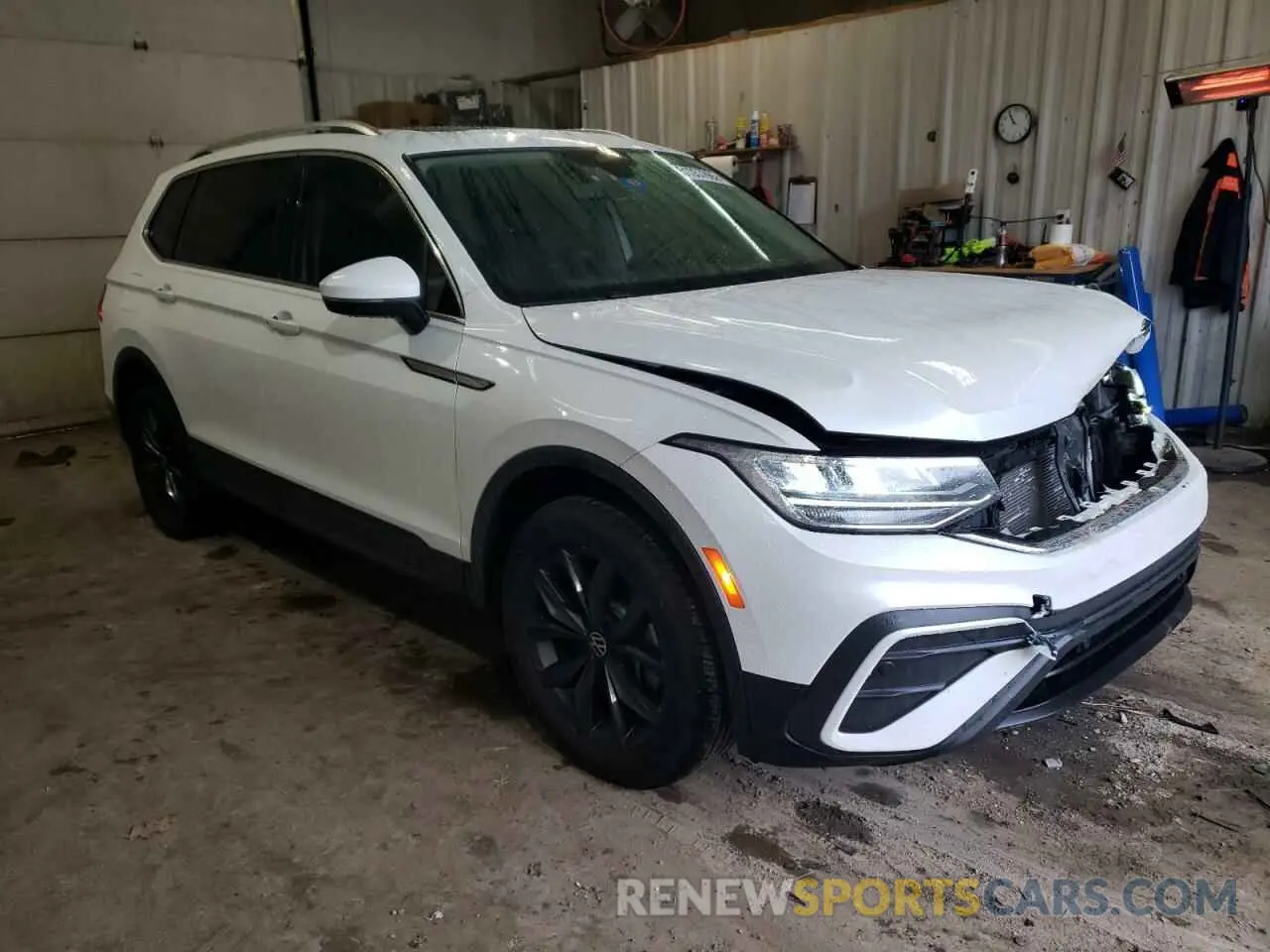 4 Photograph of a damaged car 3VVMB7AX6PM028670 VOLKSWAGEN TIGUAN 2023