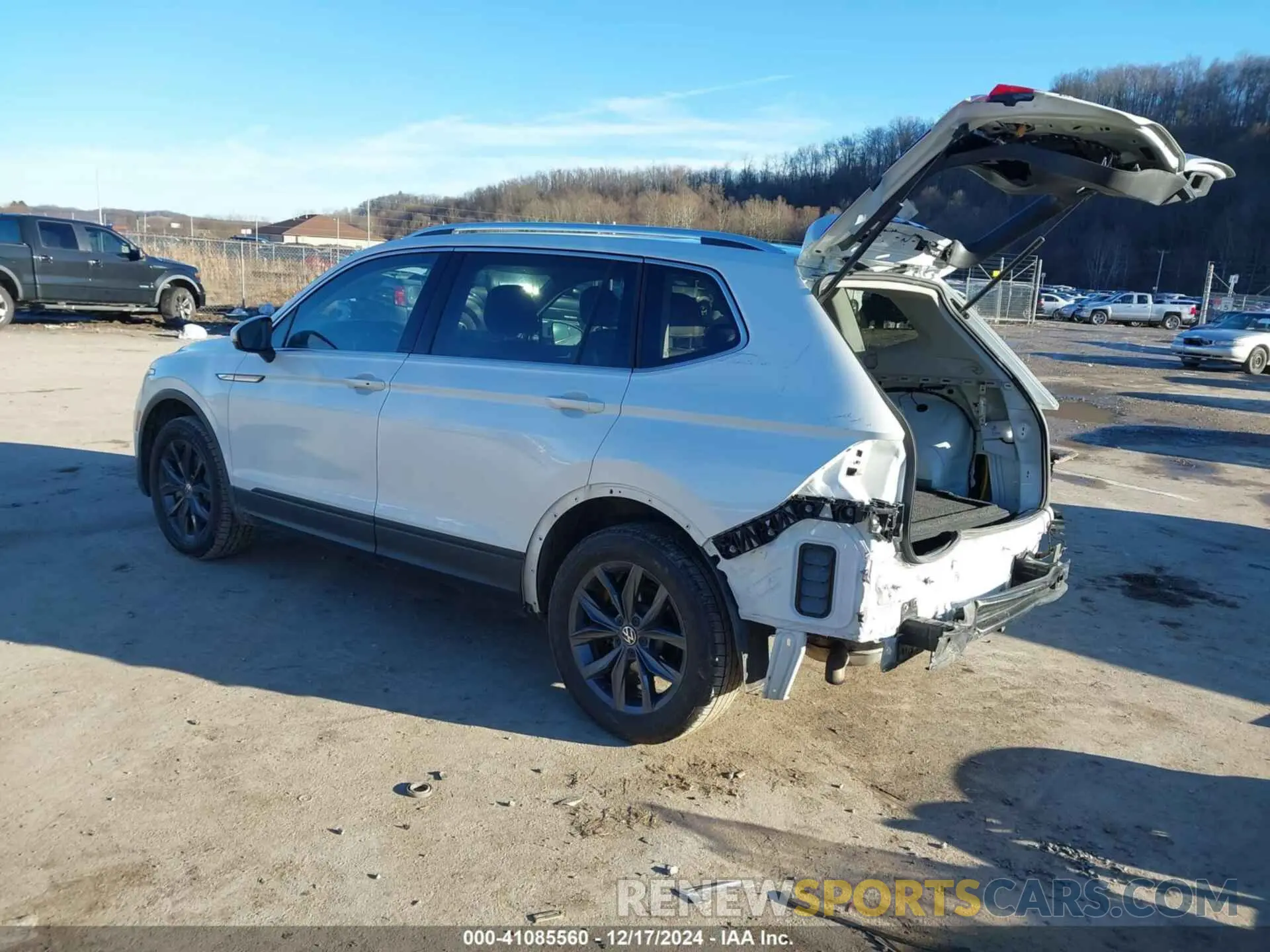 3 Фотография поврежденного автомобиля 3VVMB7AX9PM027609 VOLKSWAGEN TIGUAN 2023