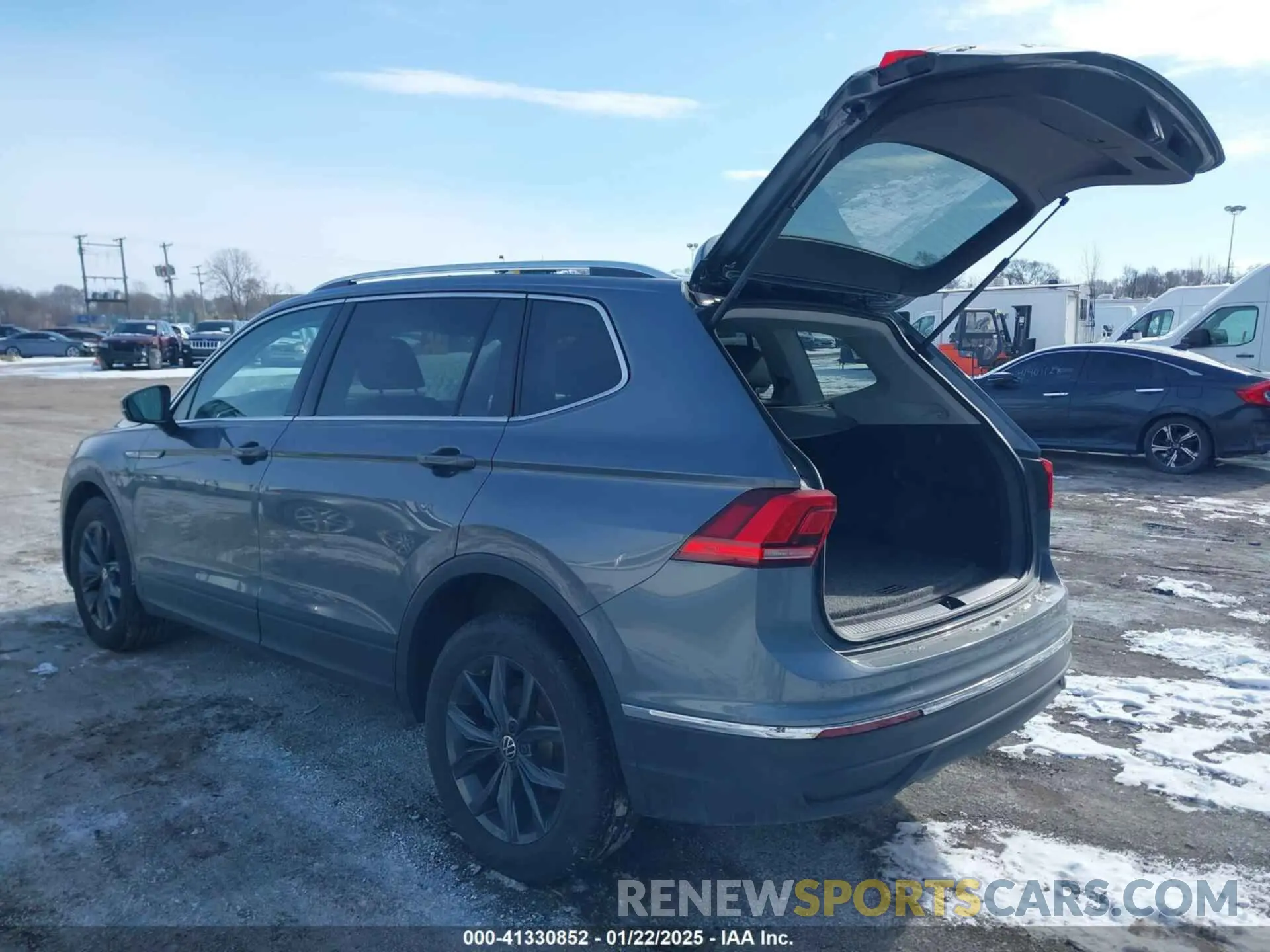 3 Фотография поврежденного автомобиля 3VVMB7AXXPM008258 VOLKSWAGEN TIGUAN 2023