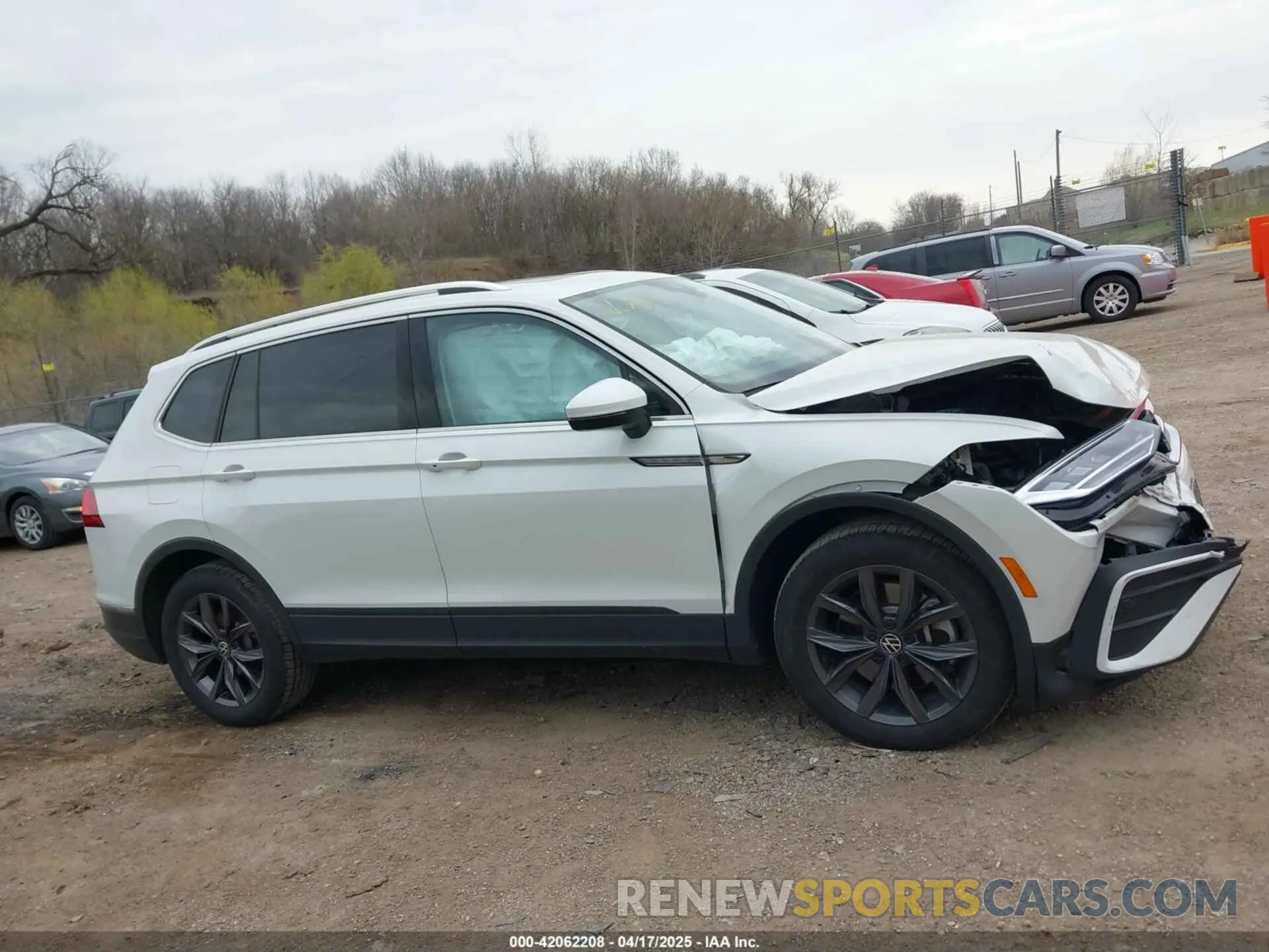 13 Photograph of a damaged car 3VVNB7AX4PM100180 VOLKSWAGEN TIGUAN 2023
