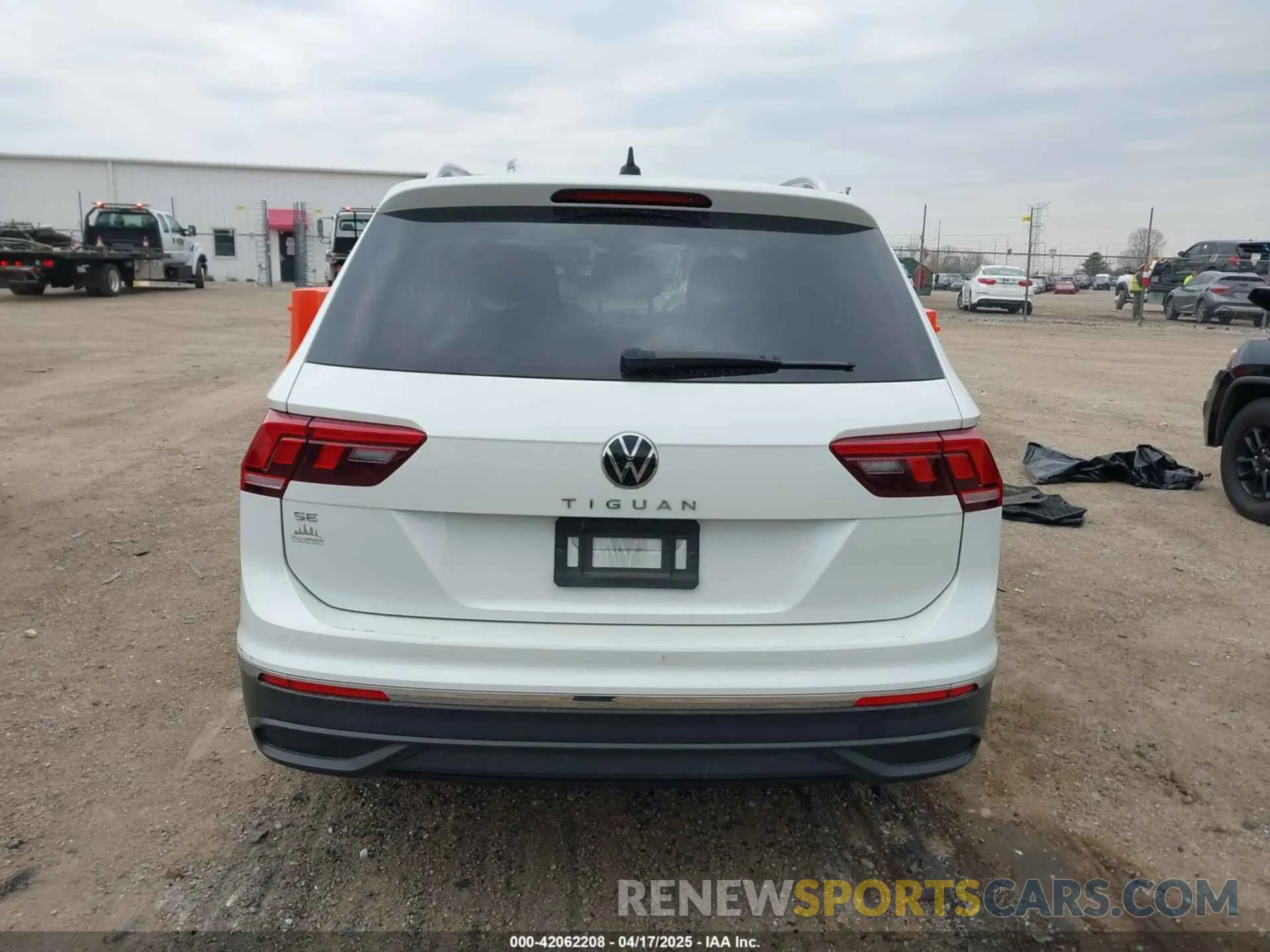 16 Photograph of a damaged car 3VVNB7AX4PM100180 VOLKSWAGEN TIGUAN 2023