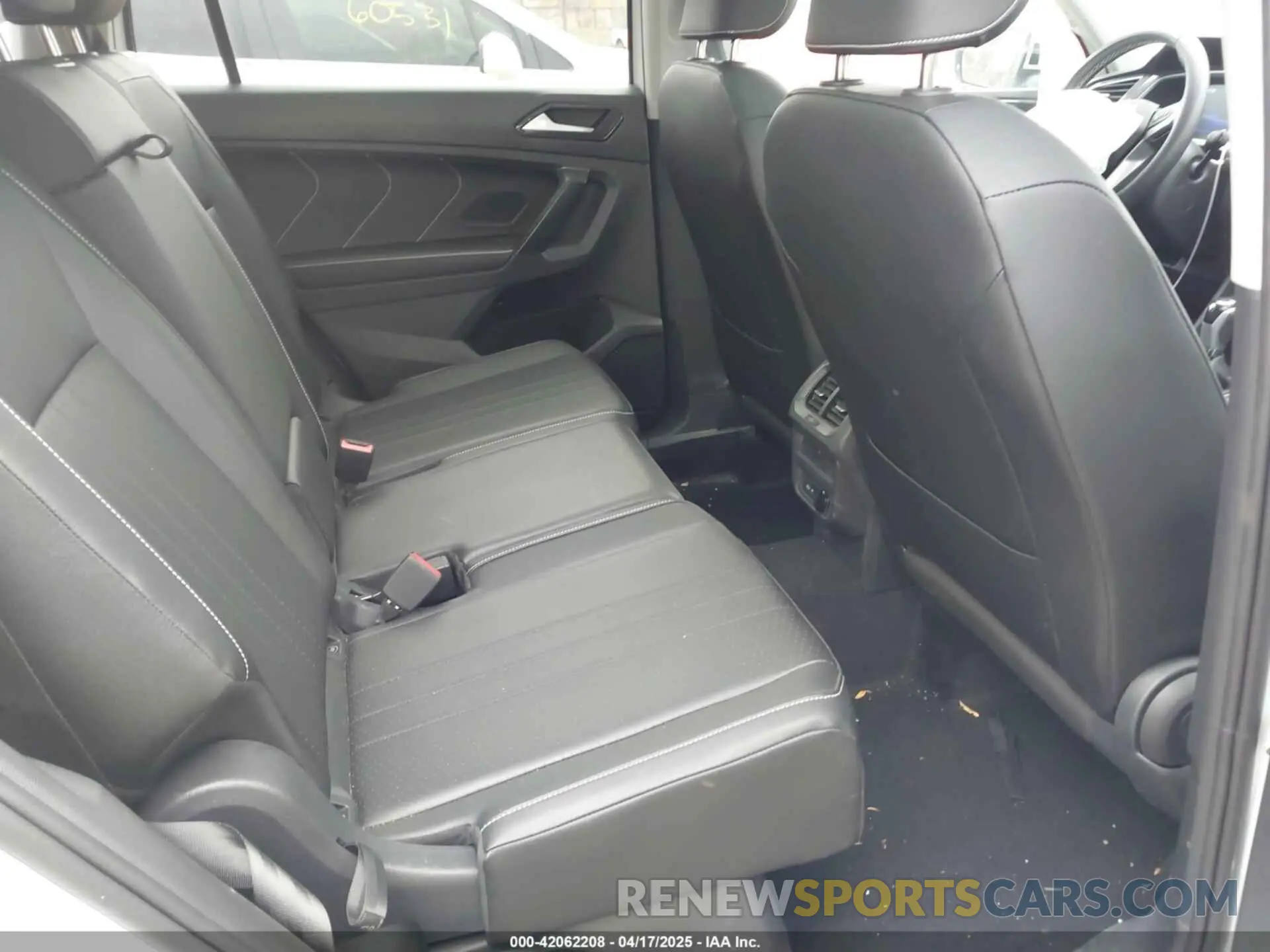 8 Photograph of a damaged car 3VVNB7AX4PM100180 VOLKSWAGEN TIGUAN 2023