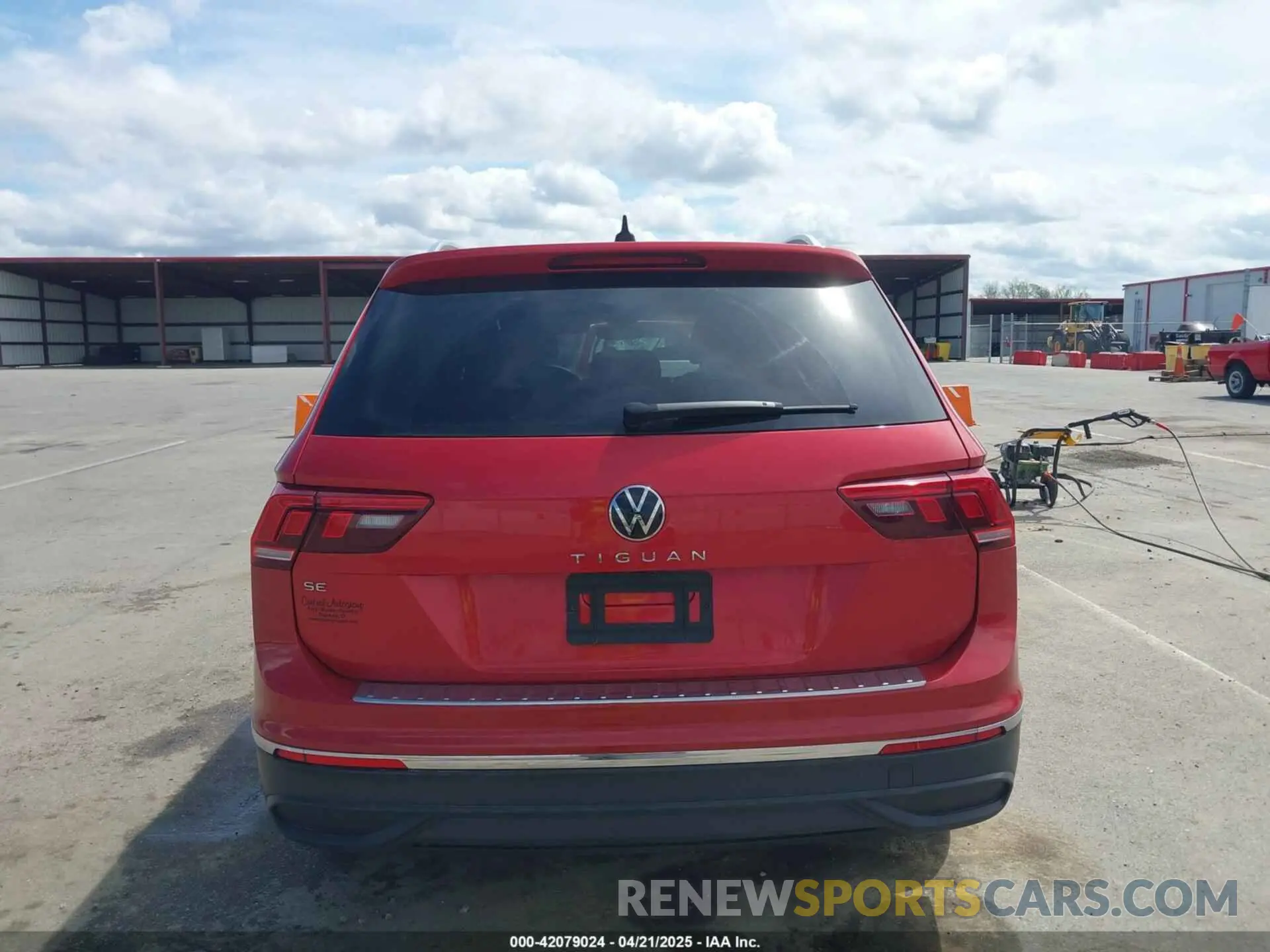 16 Photograph of a damaged car 3VVNB7AX7PM094780 VOLKSWAGEN TIGUAN 2023