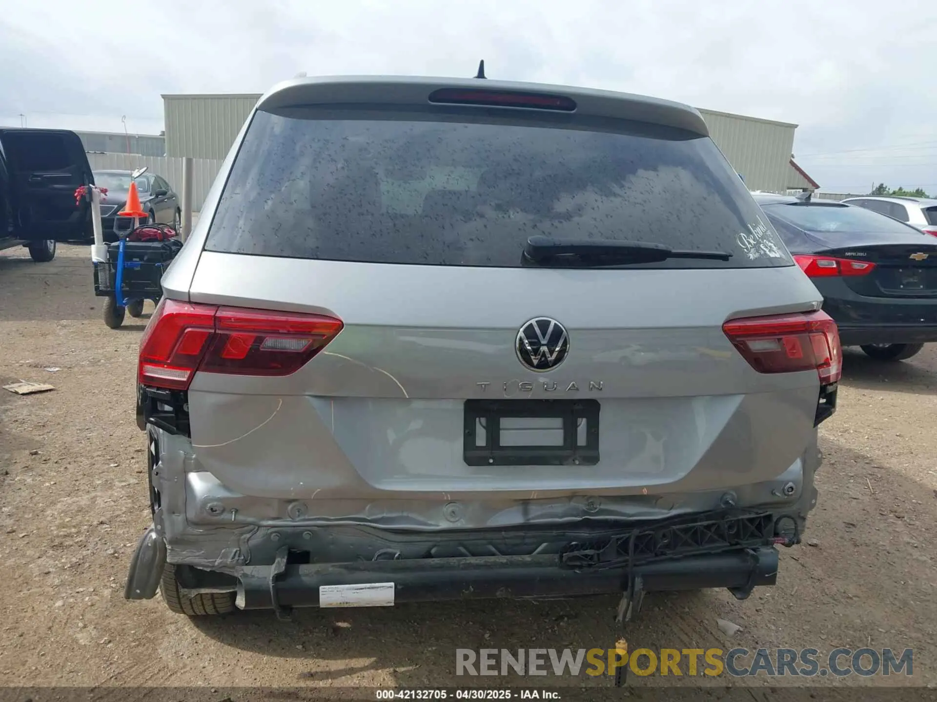 17 Photograph of a damaged car 3VVRB7AX4PM015440 VOLKSWAGEN TIGUAN 2023