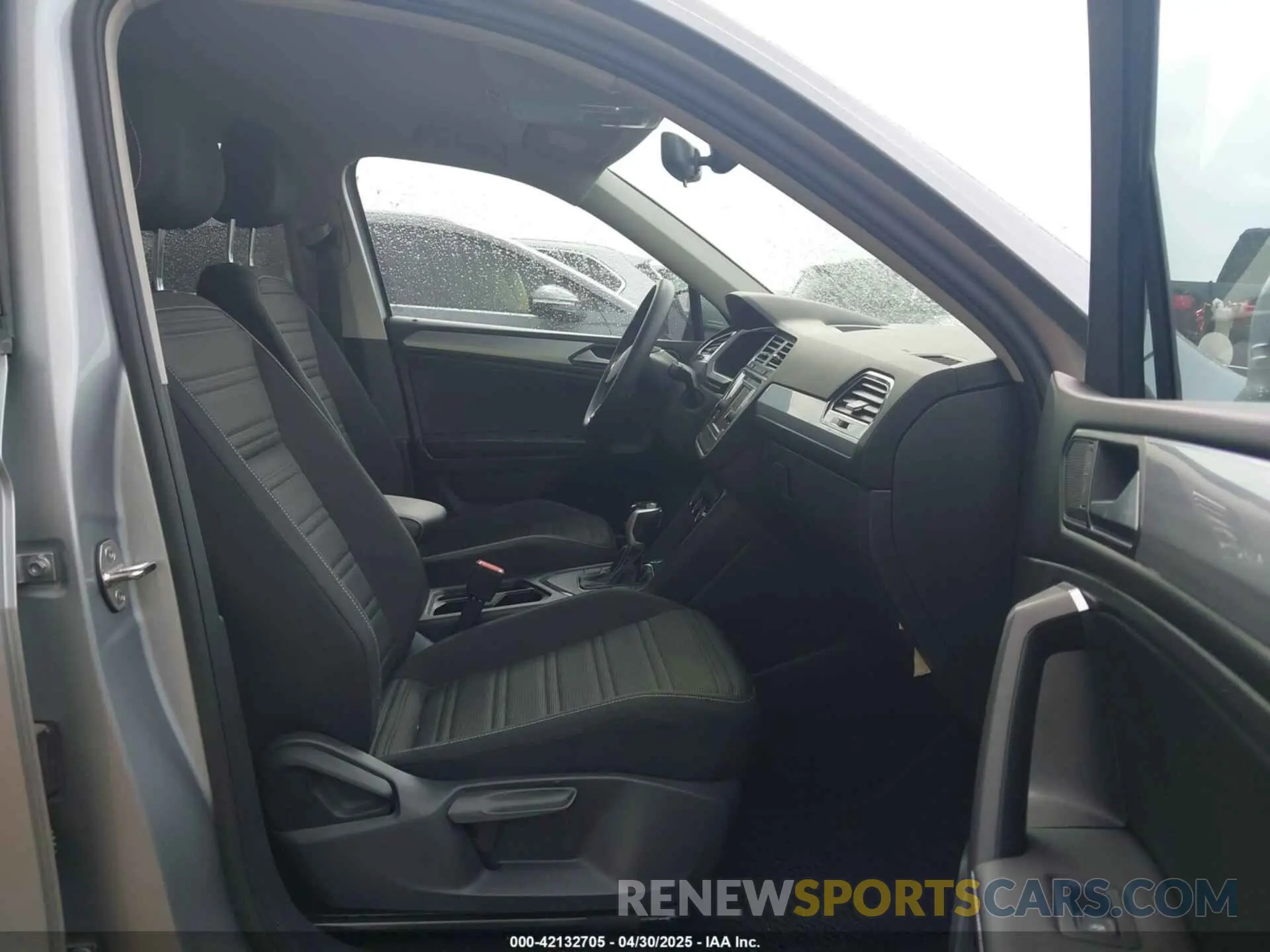 5 Photograph of a damaged car 3VVRB7AX4PM015440 VOLKSWAGEN TIGUAN 2023