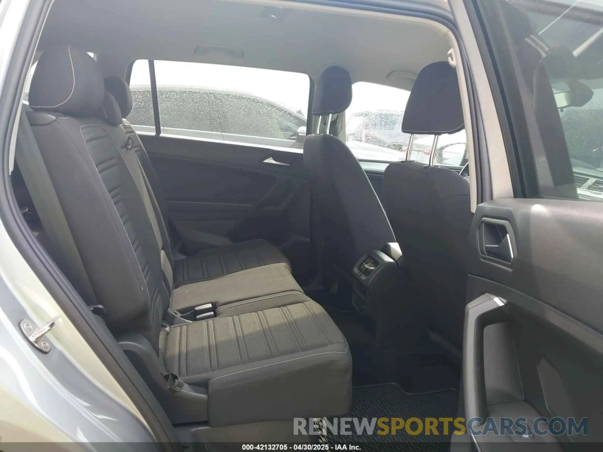 8 Photograph of a damaged car 3VVRB7AX4PM015440 VOLKSWAGEN TIGUAN 2023