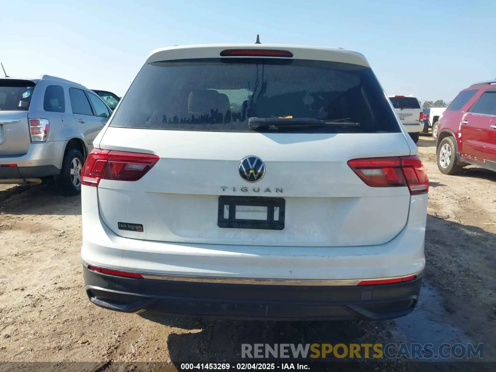 17 Photograph of a damaged car 3VVRB7AX7PM076426 VOLKSWAGEN TIGUAN 2023