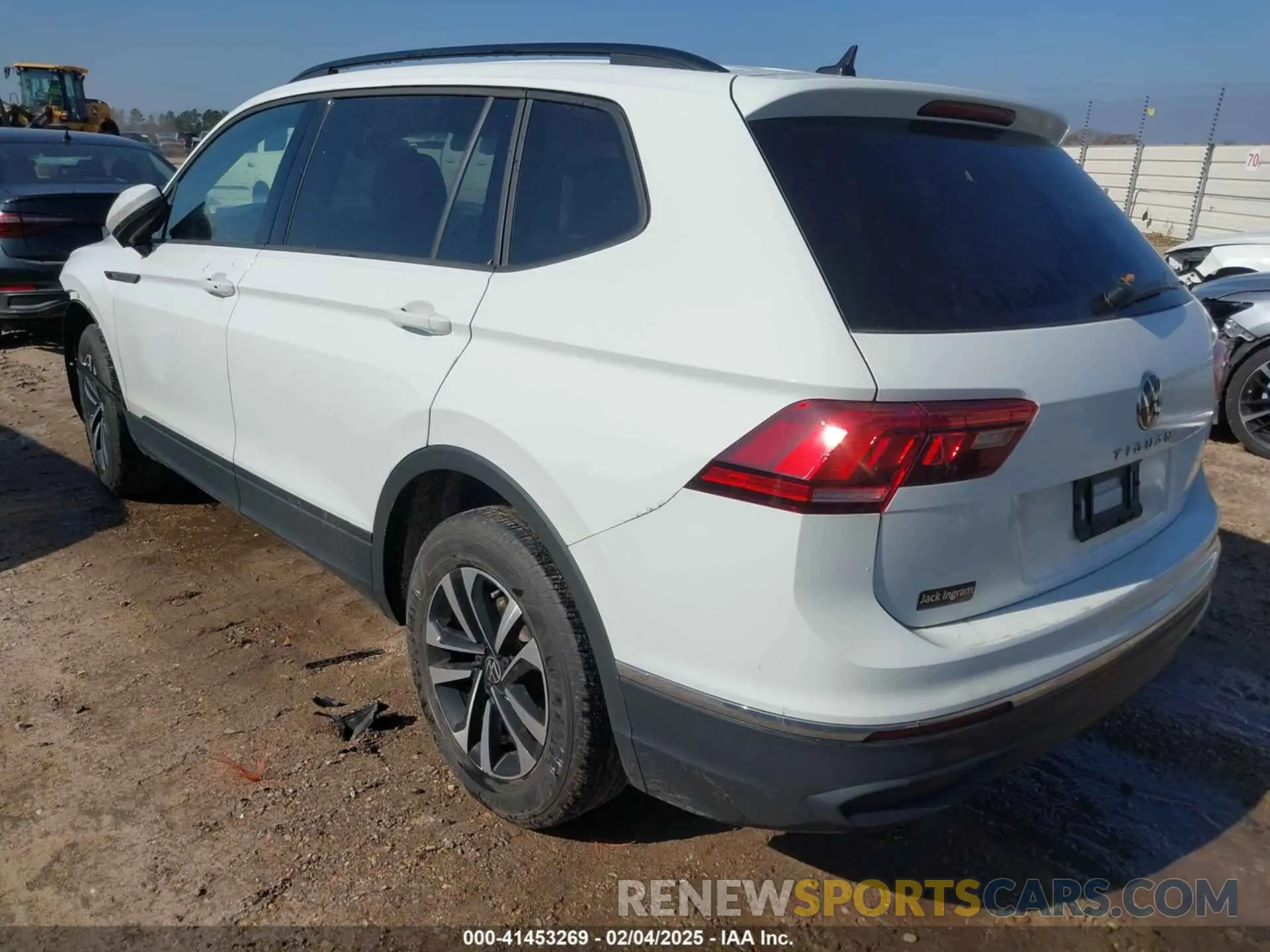 3 Photograph of a damaged car 3VVRB7AX7PM076426 VOLKSWAGEN TIGUAN 2023