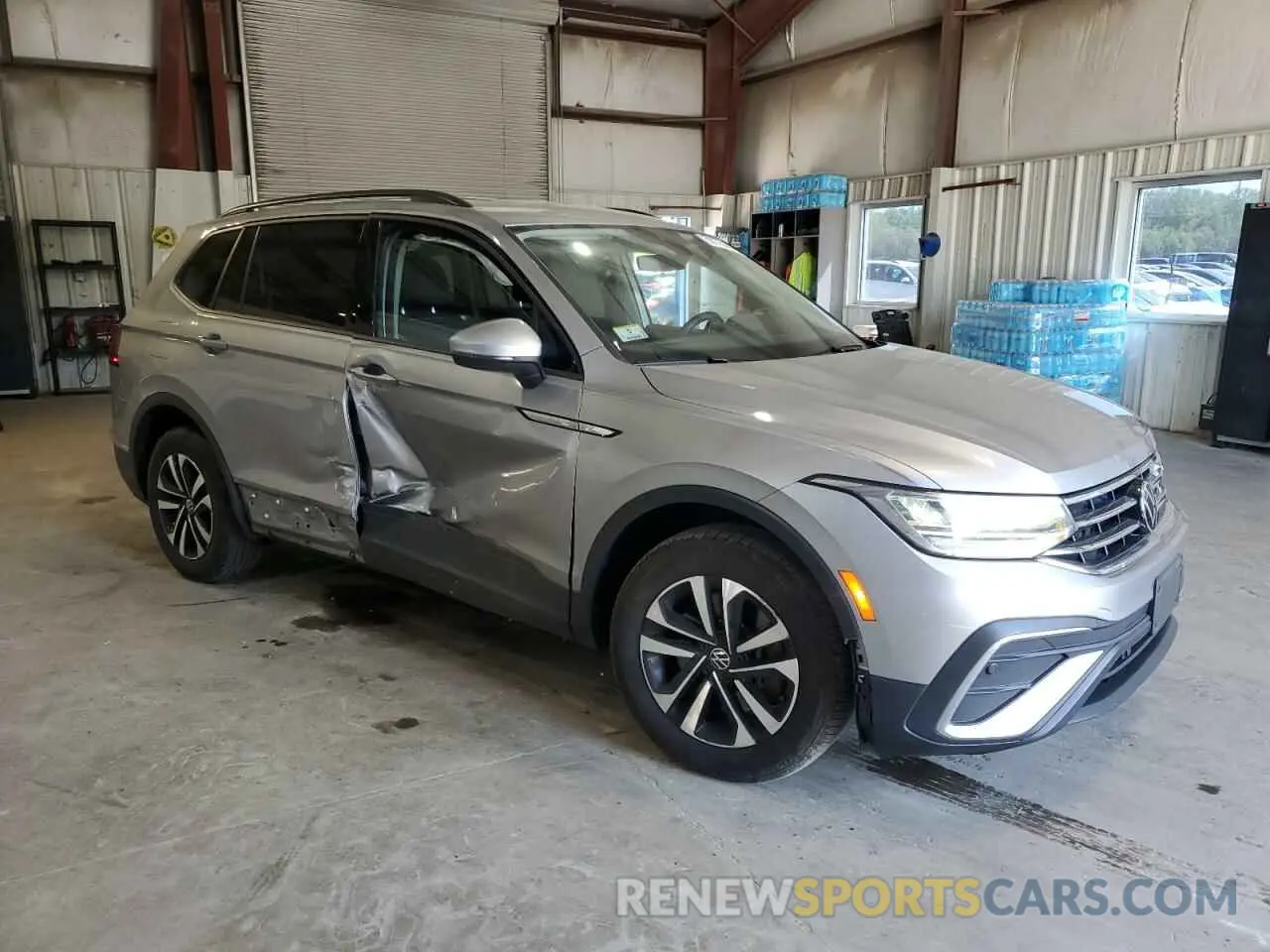 4 Photograph of a damaged car 3VVRB7AXXPM036695 VOLKSWAGEN TIGUAN 2023