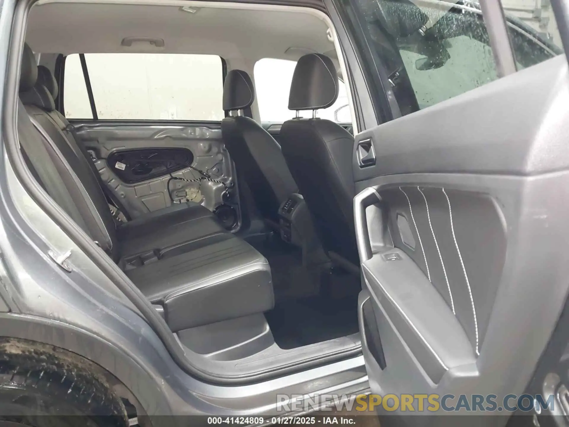 8 Photograph of a damaged car 3VV2B7AX1RM108520 VOLKSWAGEN TIGUAN 2024