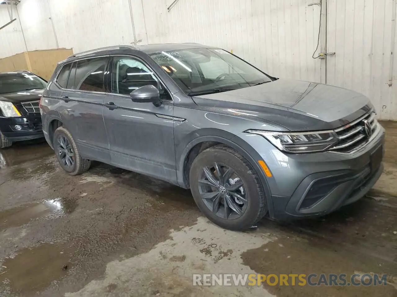 4 Photograph of a damaged car 3VV2B7AX3RM194106 VOLKSWAGEN TIGUAN 2024