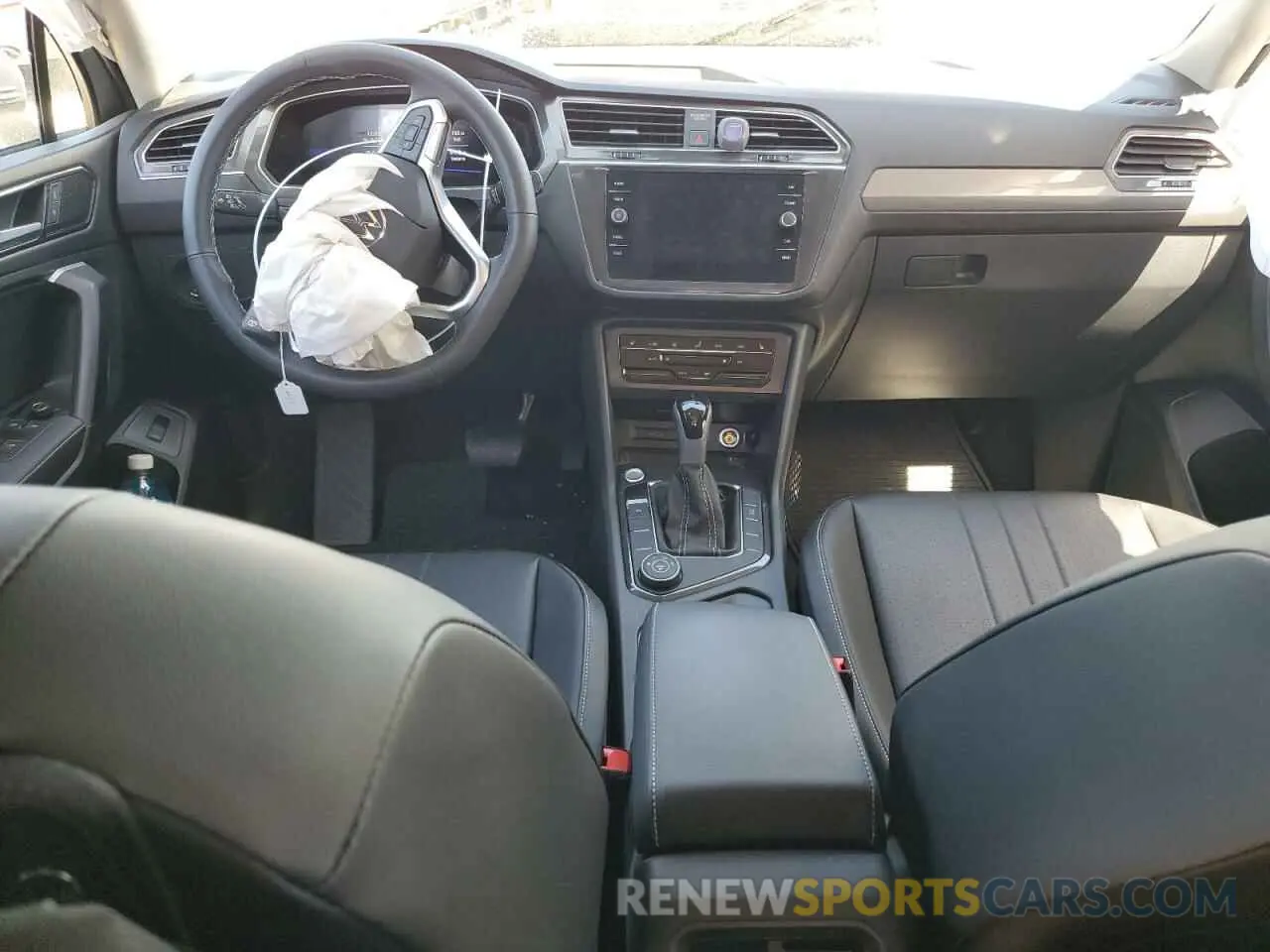8 Photograph of a damaged car 3VV2B7AX6RM019803 VOLKSWAGEN TIGUAN 2024