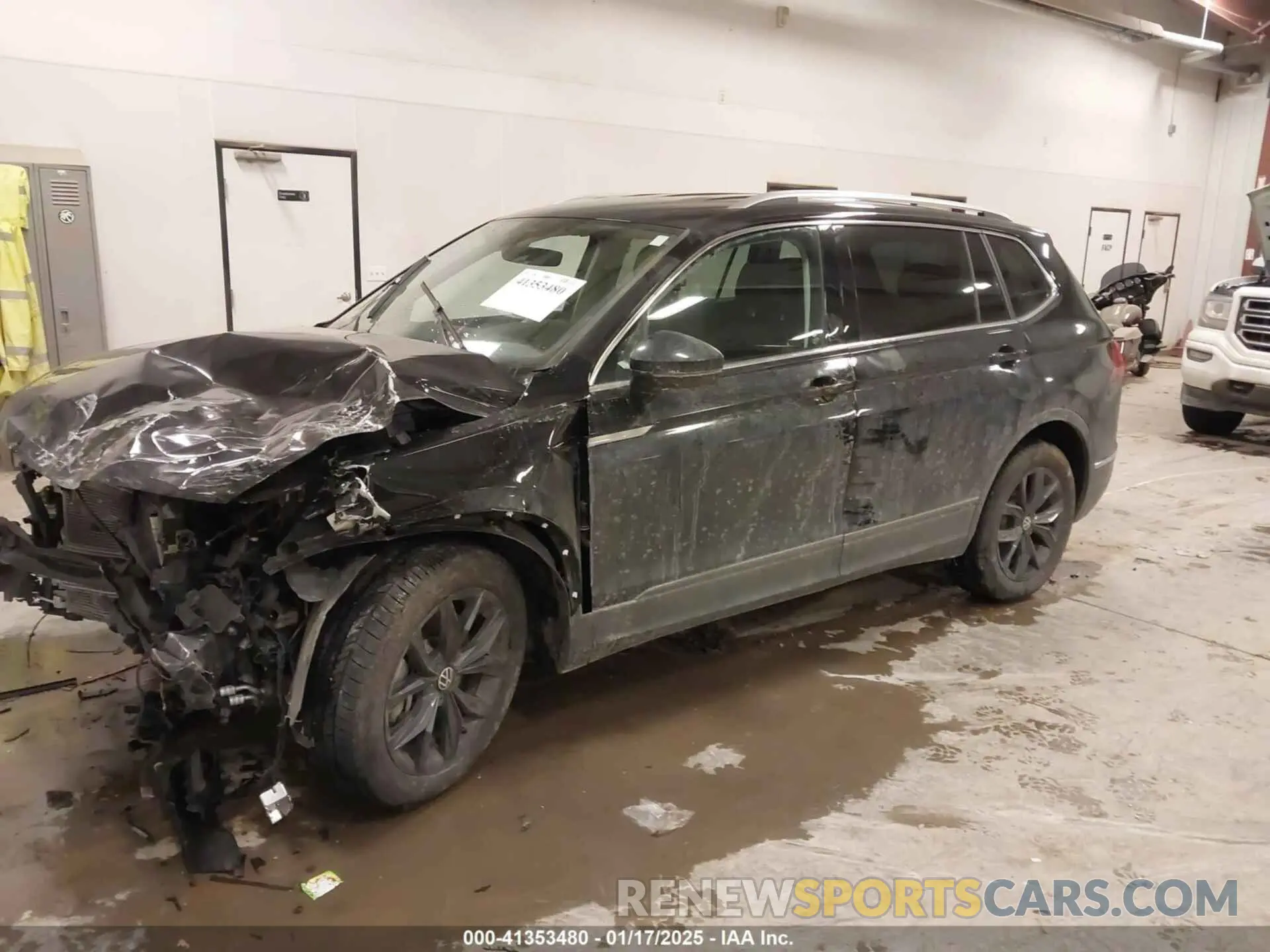 2 Фотография поврежденного автомобиля 3VV2B7AX7RM043477 VOLKSWAGEN TIGUAN 2024