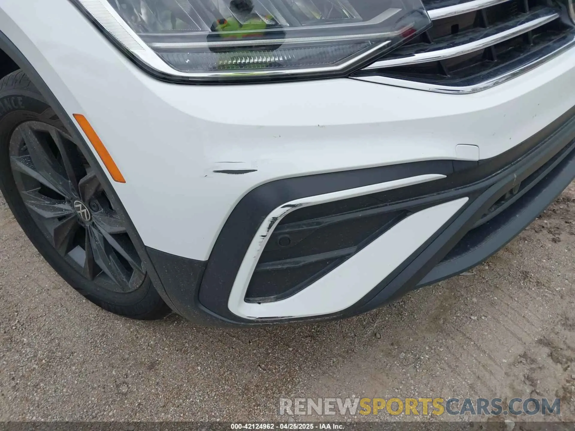 17 Photograph of a damaged car 3VV2B7AX7RM053331 VOLKSWAGEN TIGUAN 2024