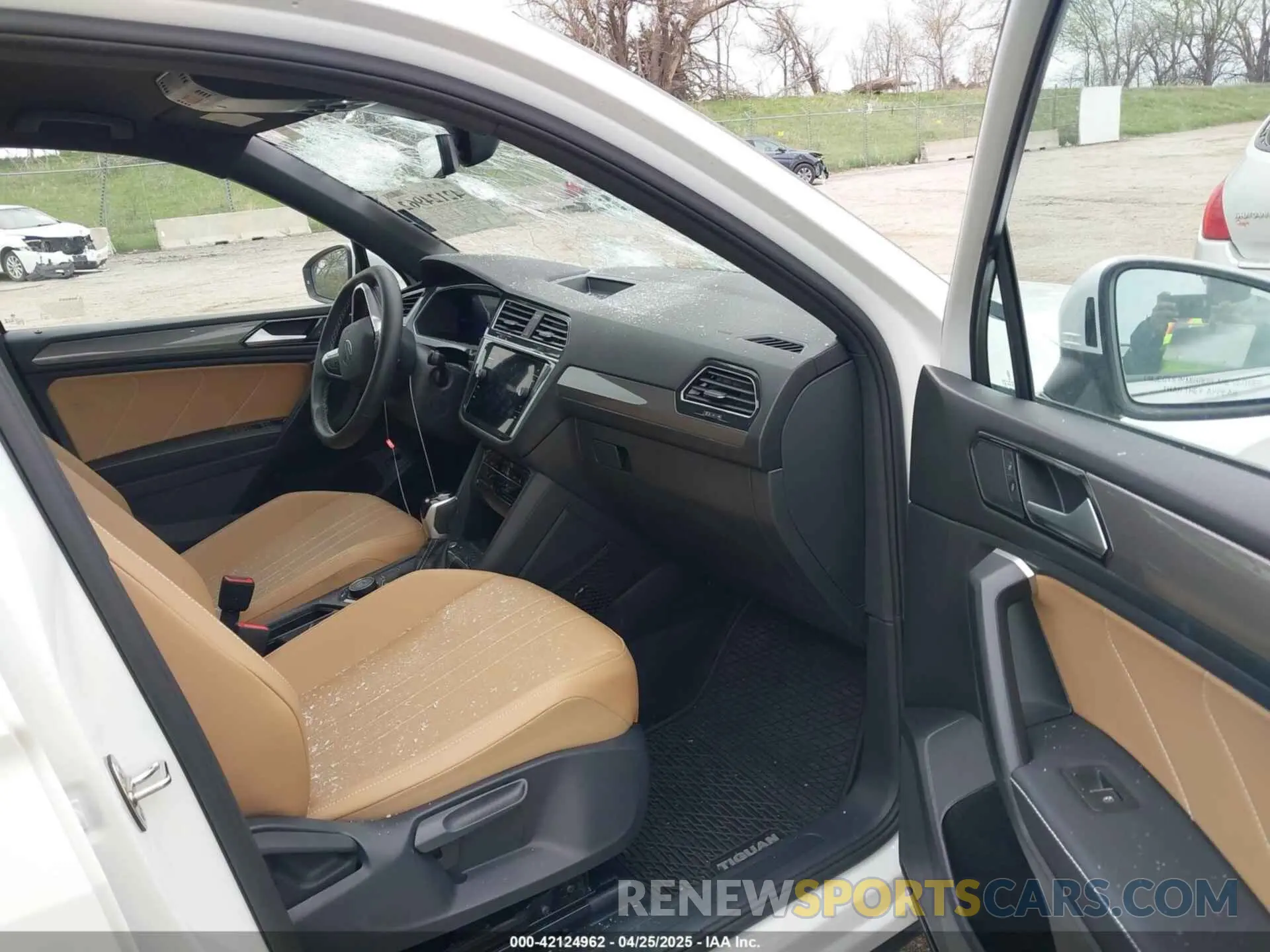 5 Photograph of a damaged car 3VV2B7AX7RM053331 VOLKSWAGEN TIGUAN 2024