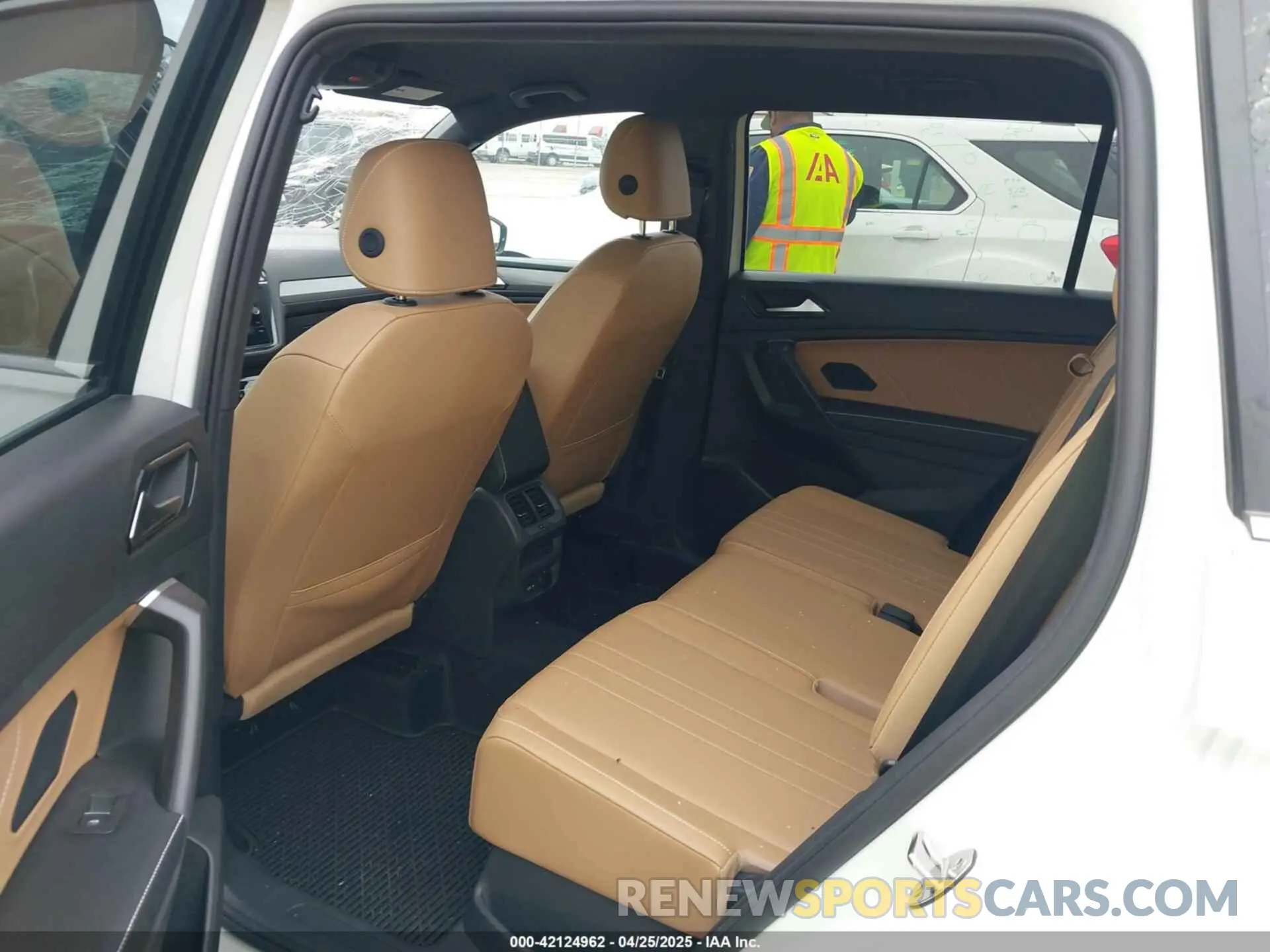 8 Photograph of a damaged car 3VV2B7AX7RM053331 VOLKSWAGEN TIGUAN 2024