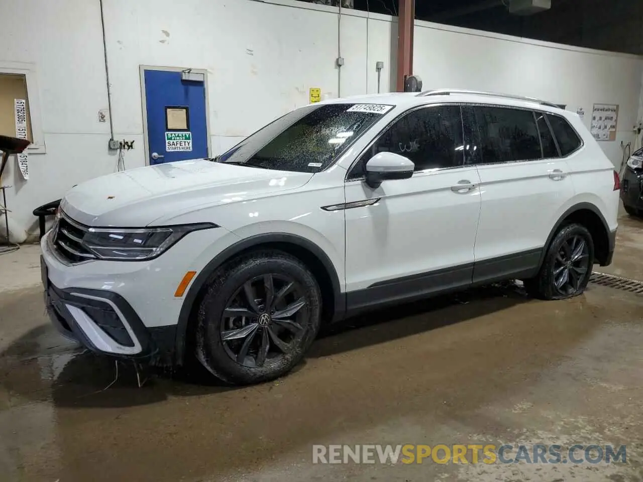 1 Фотография поврежденного автомобиля 3VV2B7AXXRM047944 VOLKSWAGEN TIGUAN 2024