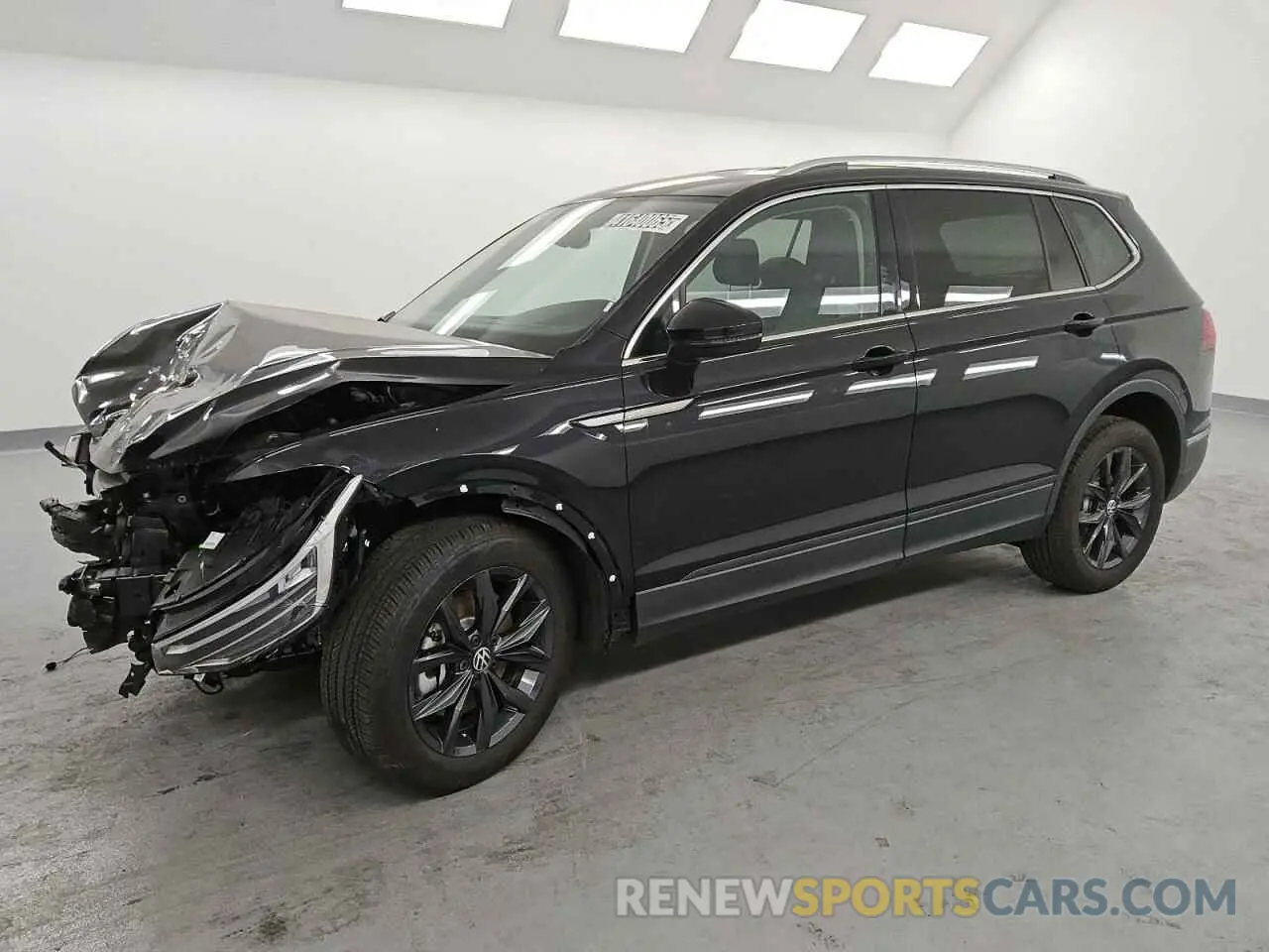 1 Фотография поврежденного автомобиля 3VV3B7AX2RM125086 VOLKSWAGEN TIGUAN 2024
