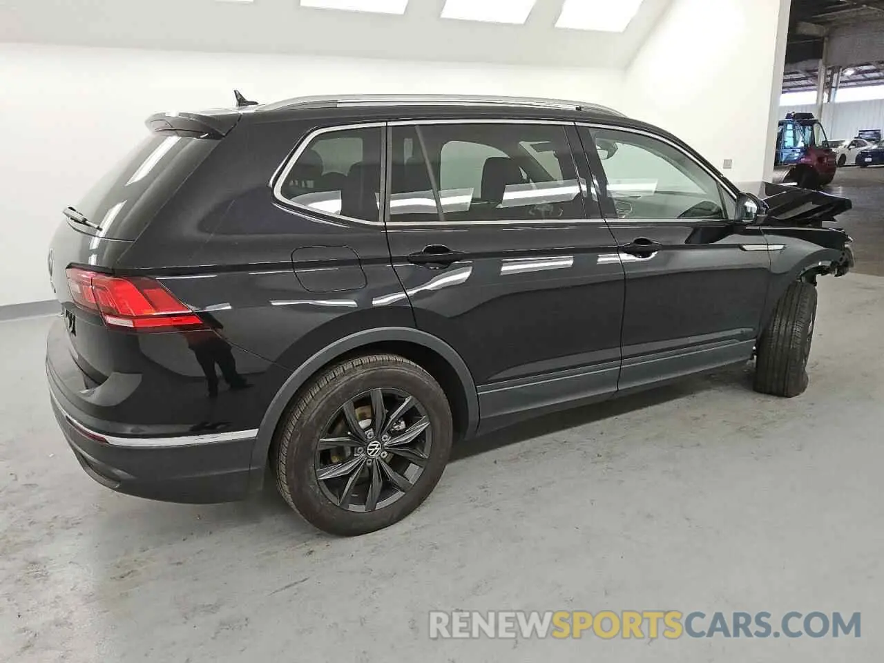 3 Фотография поврежденного автомобиля 3VV3B7AX2RM125086 VOLKSWAGEN TIGUAN 2024