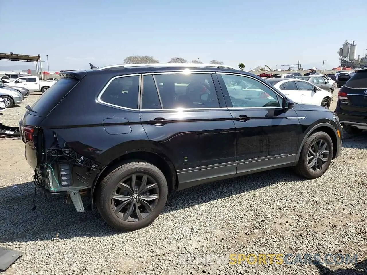 3 Фотография поврежденного автомобиля 3VV3B7AX4RM141404 VOLKSWAGEN TIGUAN 2024